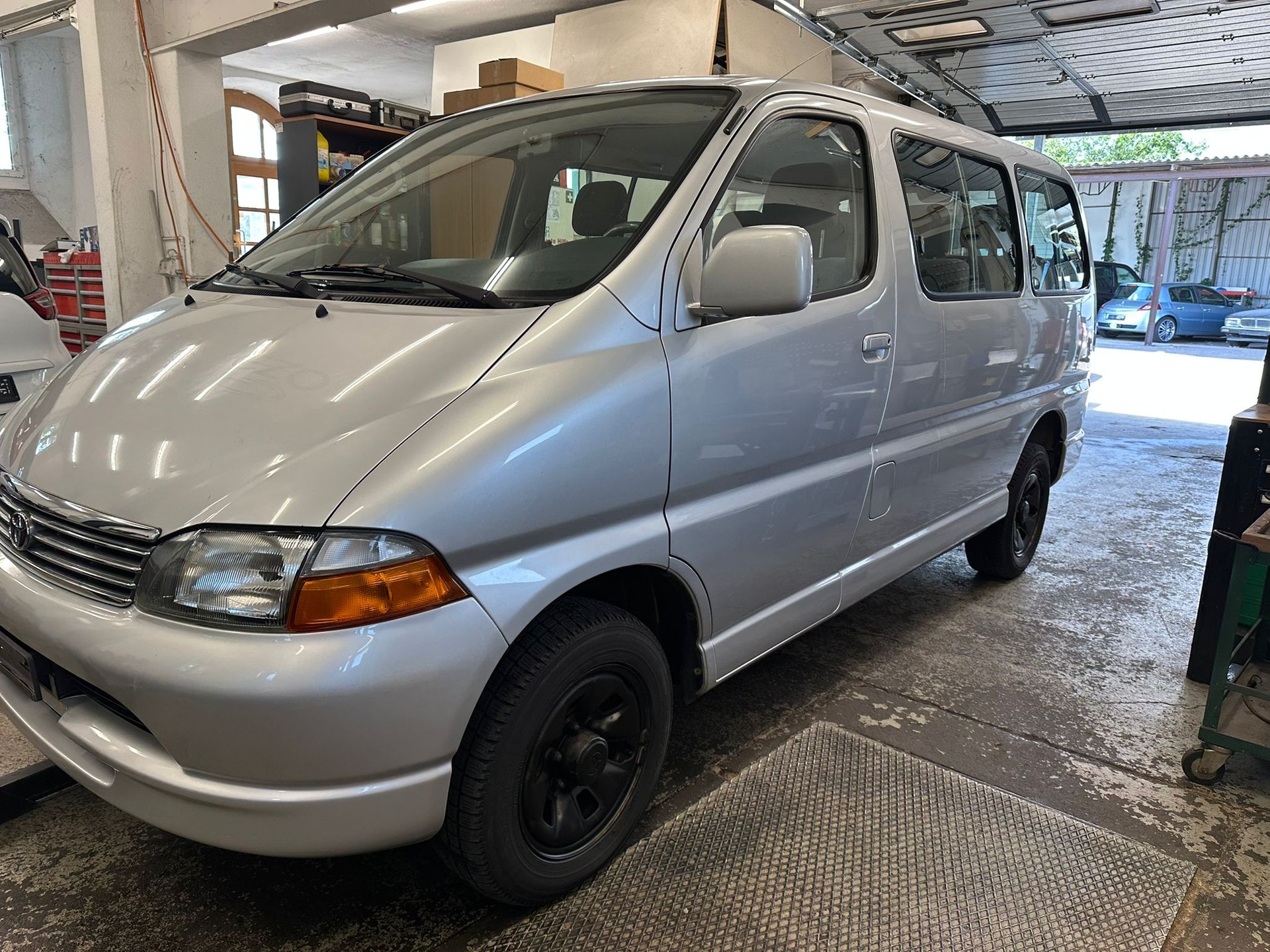 TOYOTA Hiace 2.7 GL Wagon 4x4-image-1