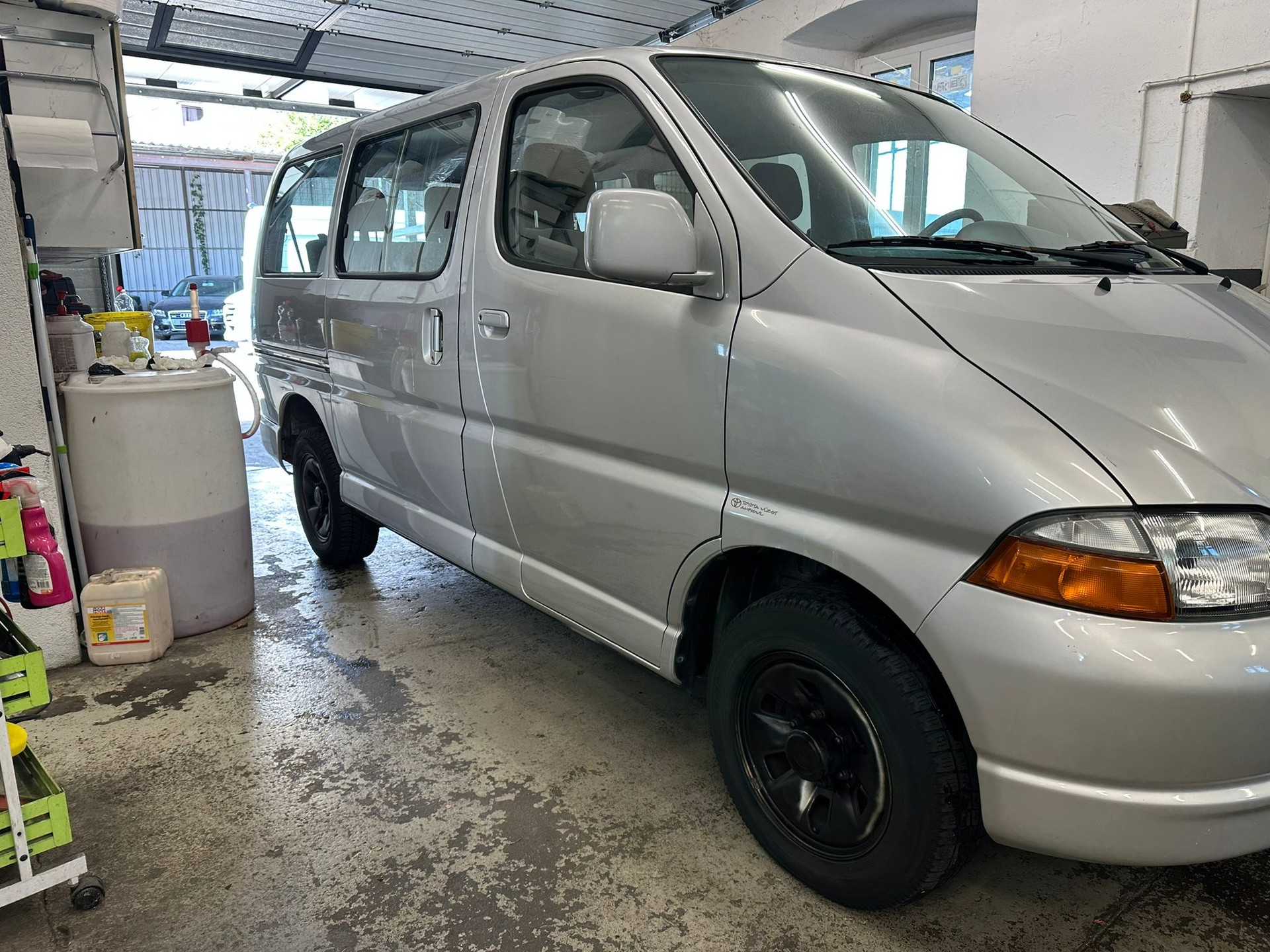 TOYOTA Hiace 2.7 GL Wagon 4x4-image-2