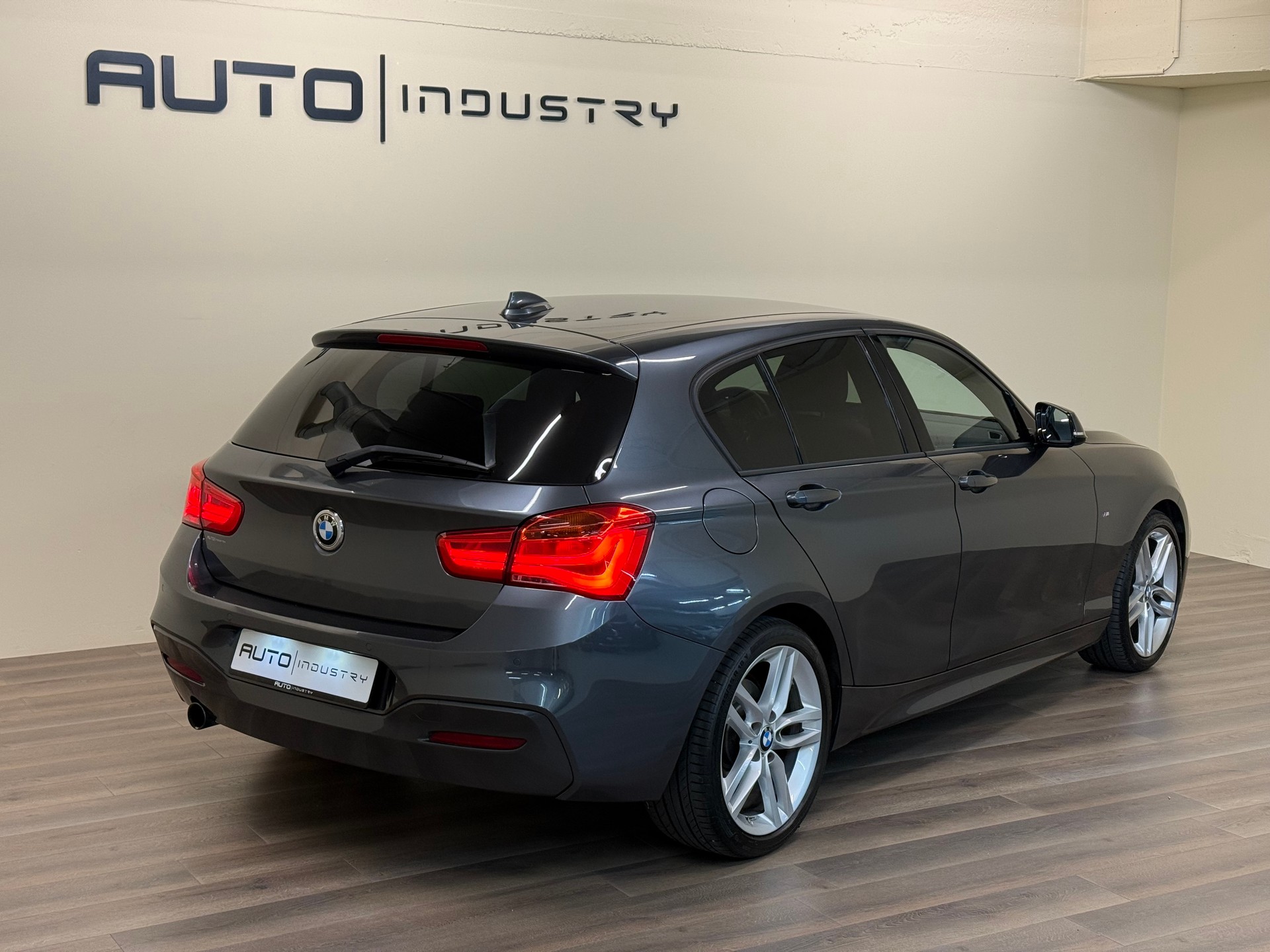 BMW 118i M Sport Steptronic-showroom-element-3