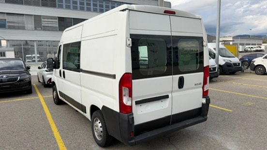 PEUGEOT Boxer 2.0 HDI 335 Allure L2H2-image-2