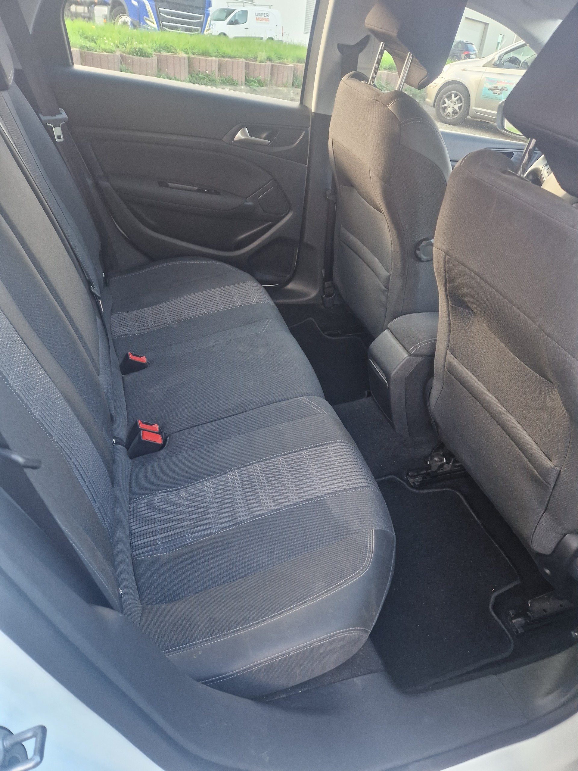 PEUGEOT 308 SW 1.5 BlueHDI Tech Edition EAT8-image-8