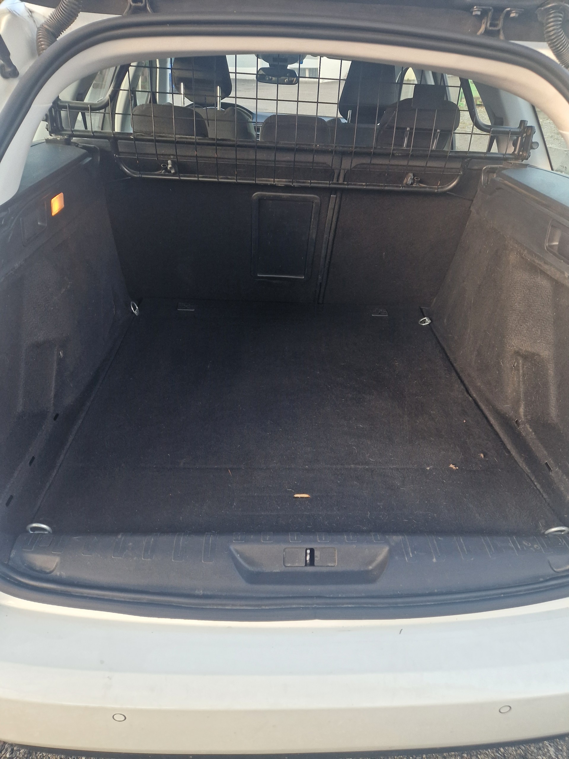 PEUGEOT 308 SW 1.5 BlueHDI Tech Edition EAT8-image-9
