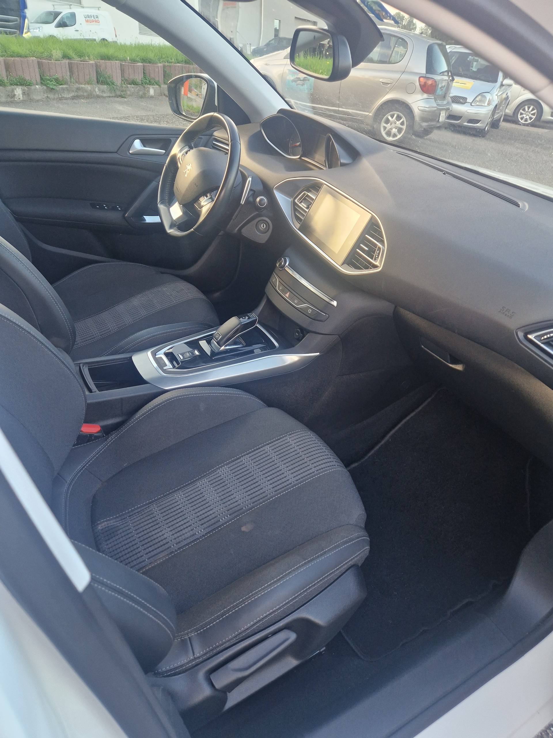 PEUGEOT 308 SW 1.5 BlueHDI Tech Edition EAT8-image-10