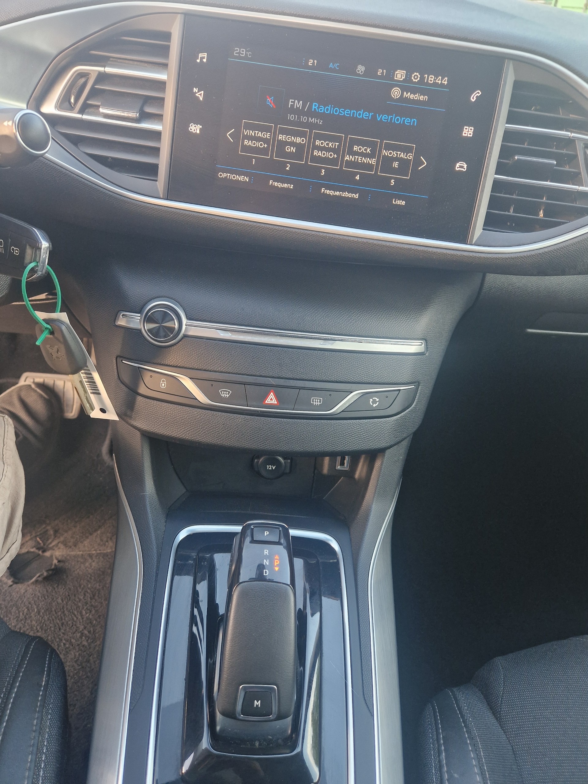PEUGEOT 308 SW 1.5 BlueHDI Tech Edition EAT8-image-6