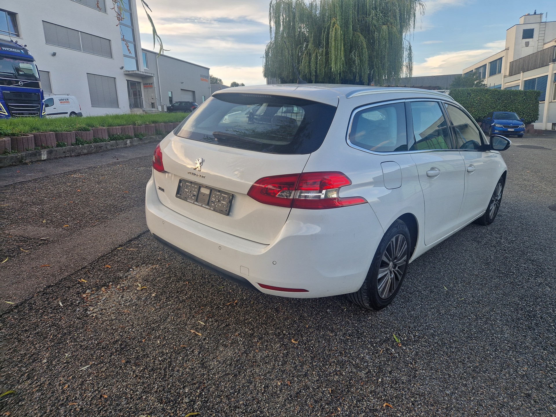 PEUGEOT 308 SW 1.5 BlueHDI Tech Edition EAT8-image-4
