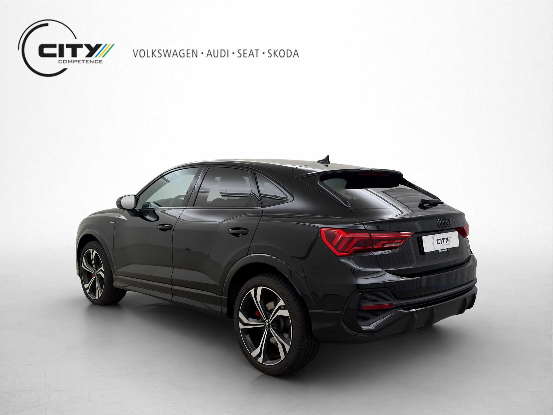 AUDI Q3 Sportback 2.0 45 TFSI S line-image-1