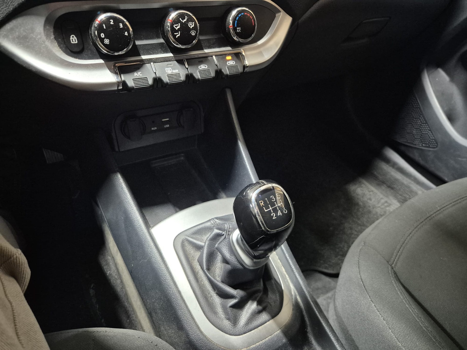 KIA Rio 1.4 CVVT Trend-image-9