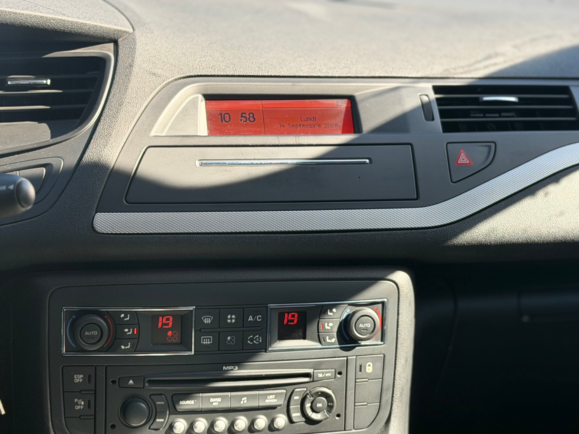 CITROEN C5 Berline 2.0 HDi Dynamique+ Automatic-image-10