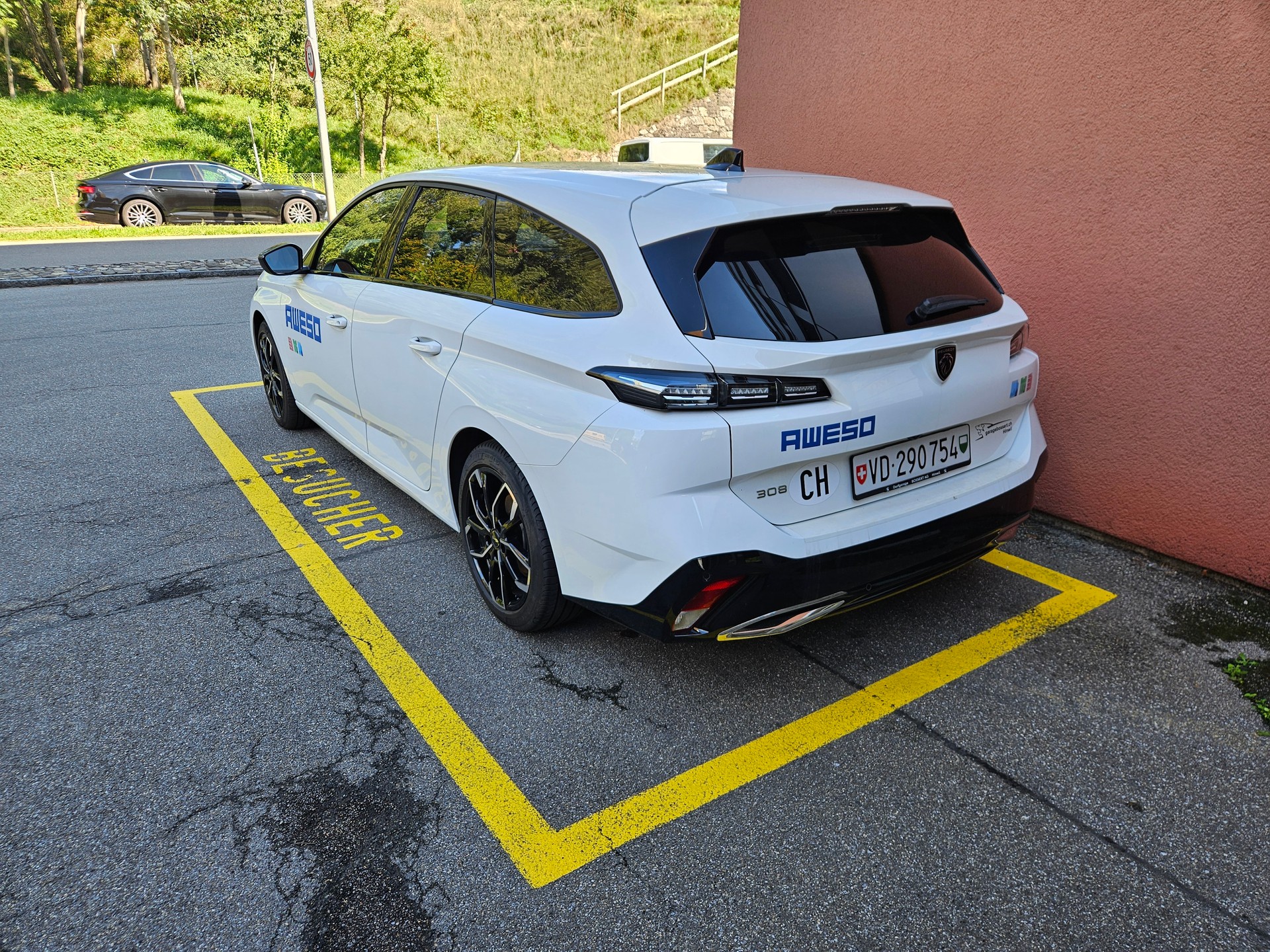 PEUGEOT 1.5 BlueHDi Allure Pack-image-2