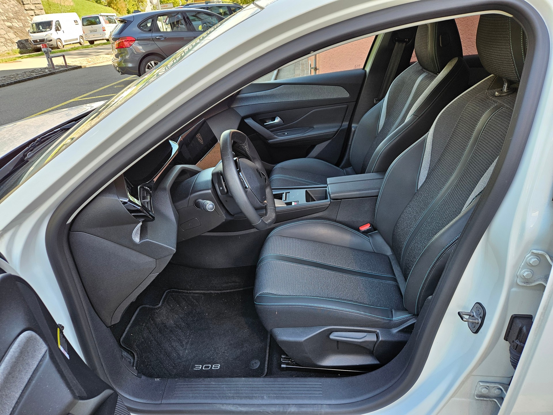 PEUGEOT 1.5 BlueHDi Allure Pack-image-4