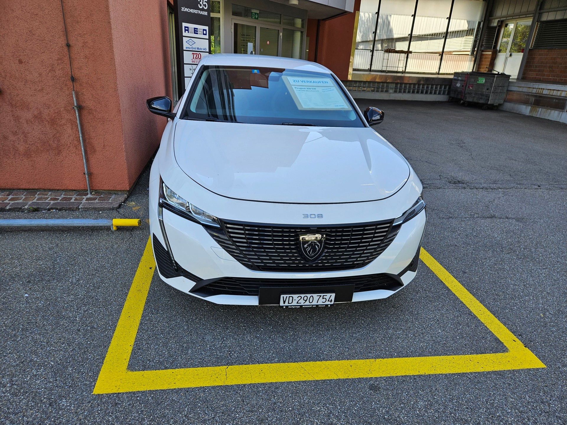 PEUGEOT 1.5 BlueHDi Allure Pack-image-1