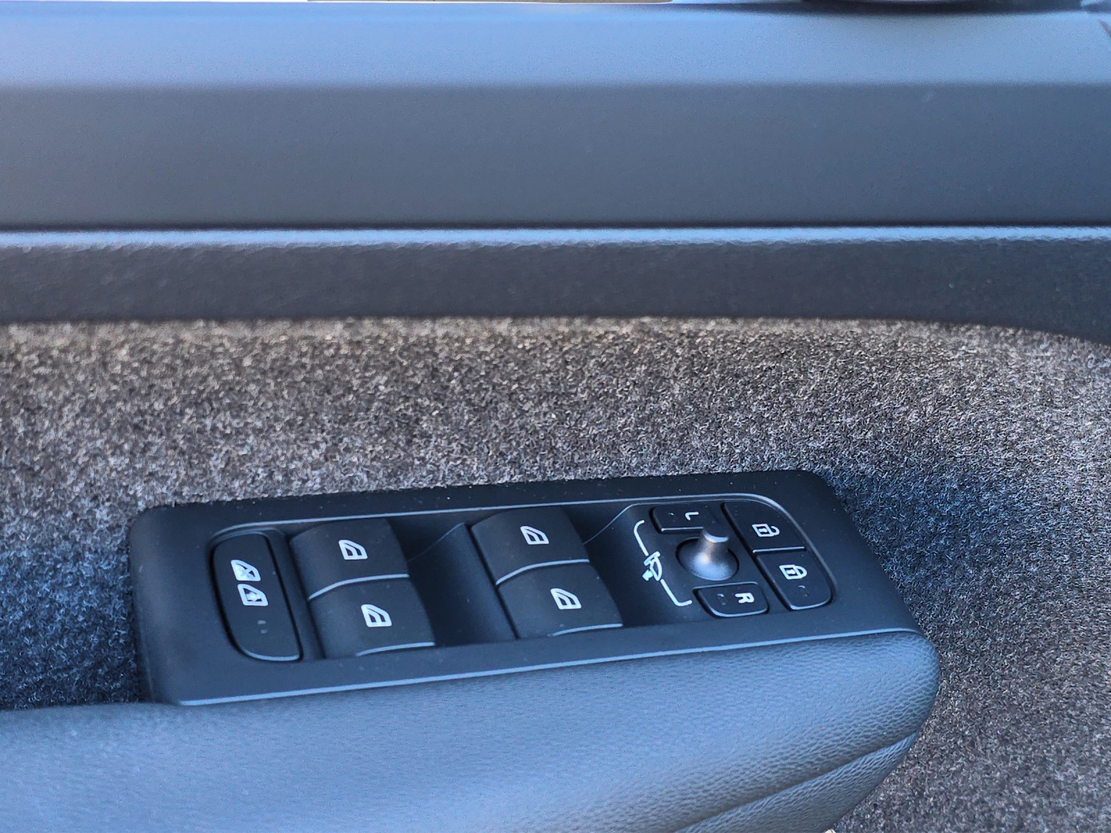 VOLVO XC40 T2 Core XCITE Geartronic mit AHK-image-30