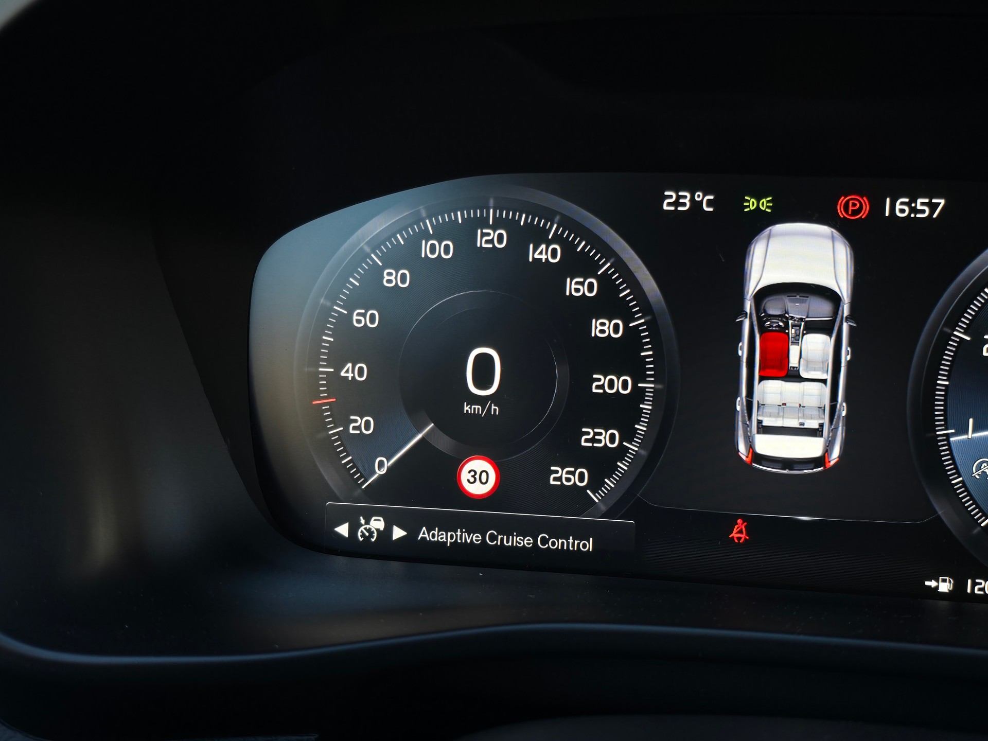 VOLVO XC40 T2 Core XCITE Geartronic mit AHK-image-20
