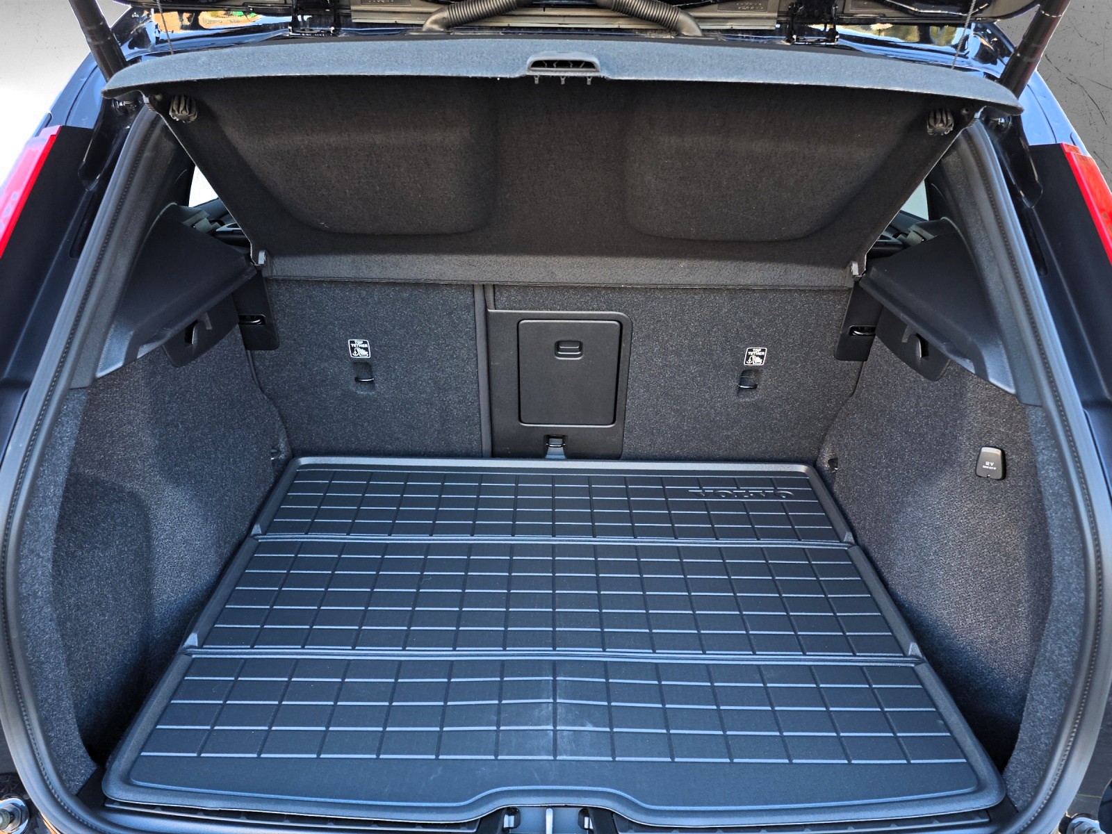 VOLVO XC40 T2 Core XCITE Geartronic mit AHK-image-16
