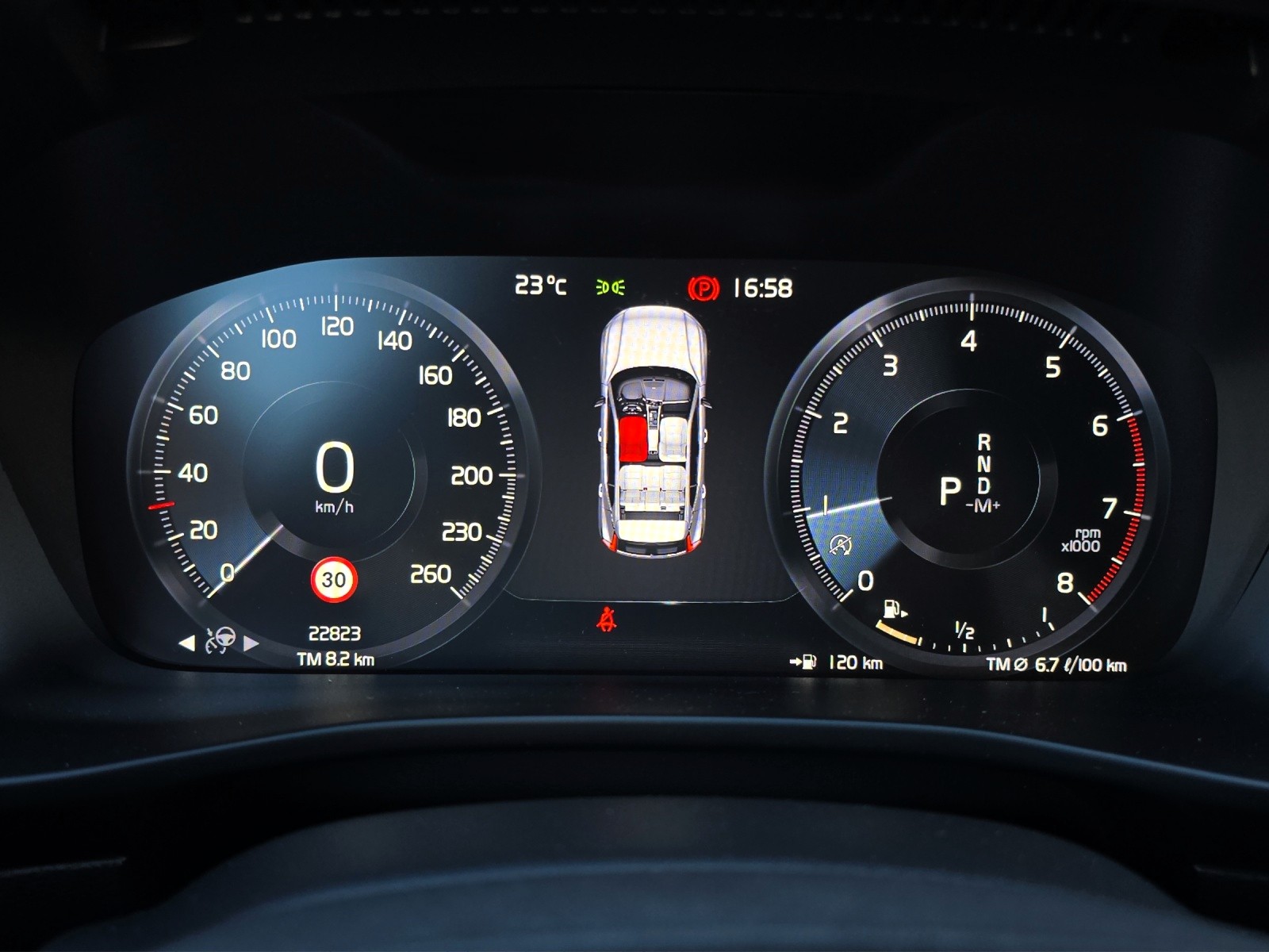 VOLVO XC40 T2 Core XCITE Geartronic mit AHK-image-18