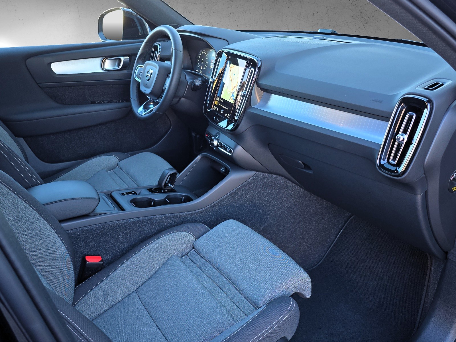 VOLVO XC40 T2 Core XCITE Geartronic mit AHK-image-10