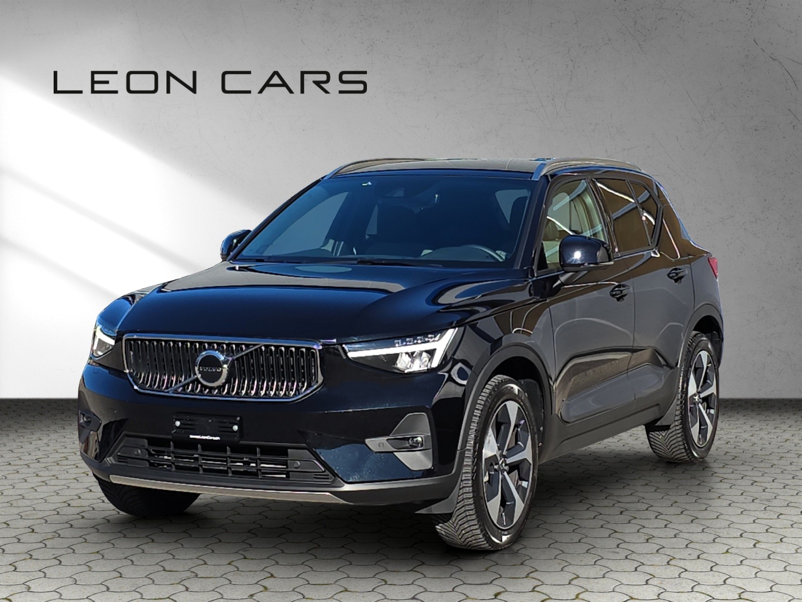 VOLVO XC40 T2 Core XCITE Geartronic mit AHK-image-0