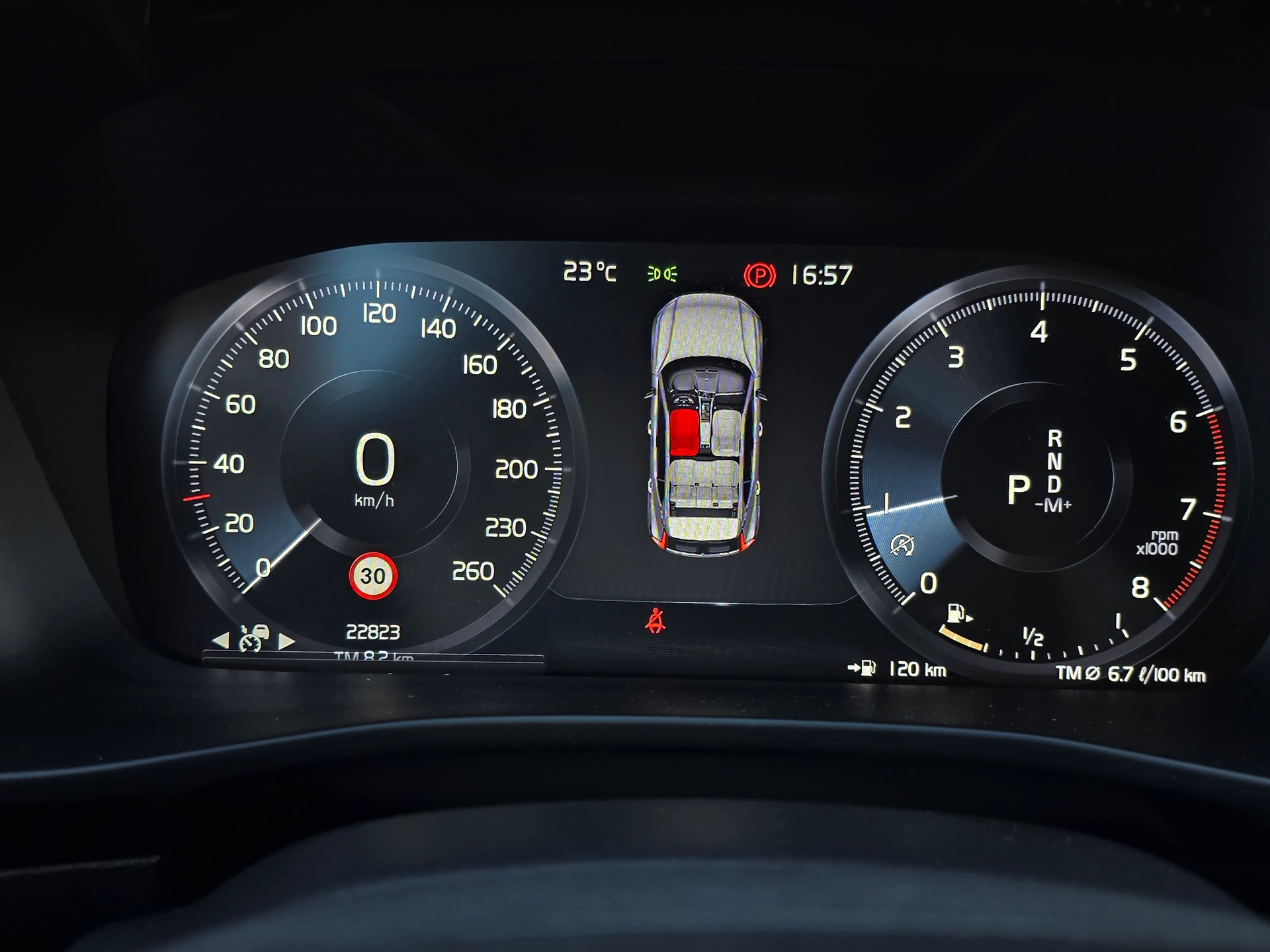 VOLVO XC40 T2 Core XCITE Geartronic mit AHK-image-19