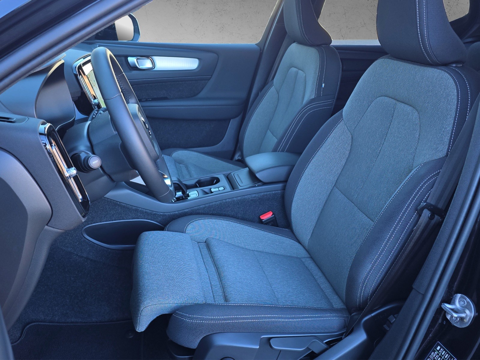 VOLVO XC40 T2 Core XCITE Geartronic mit AHK-image-9