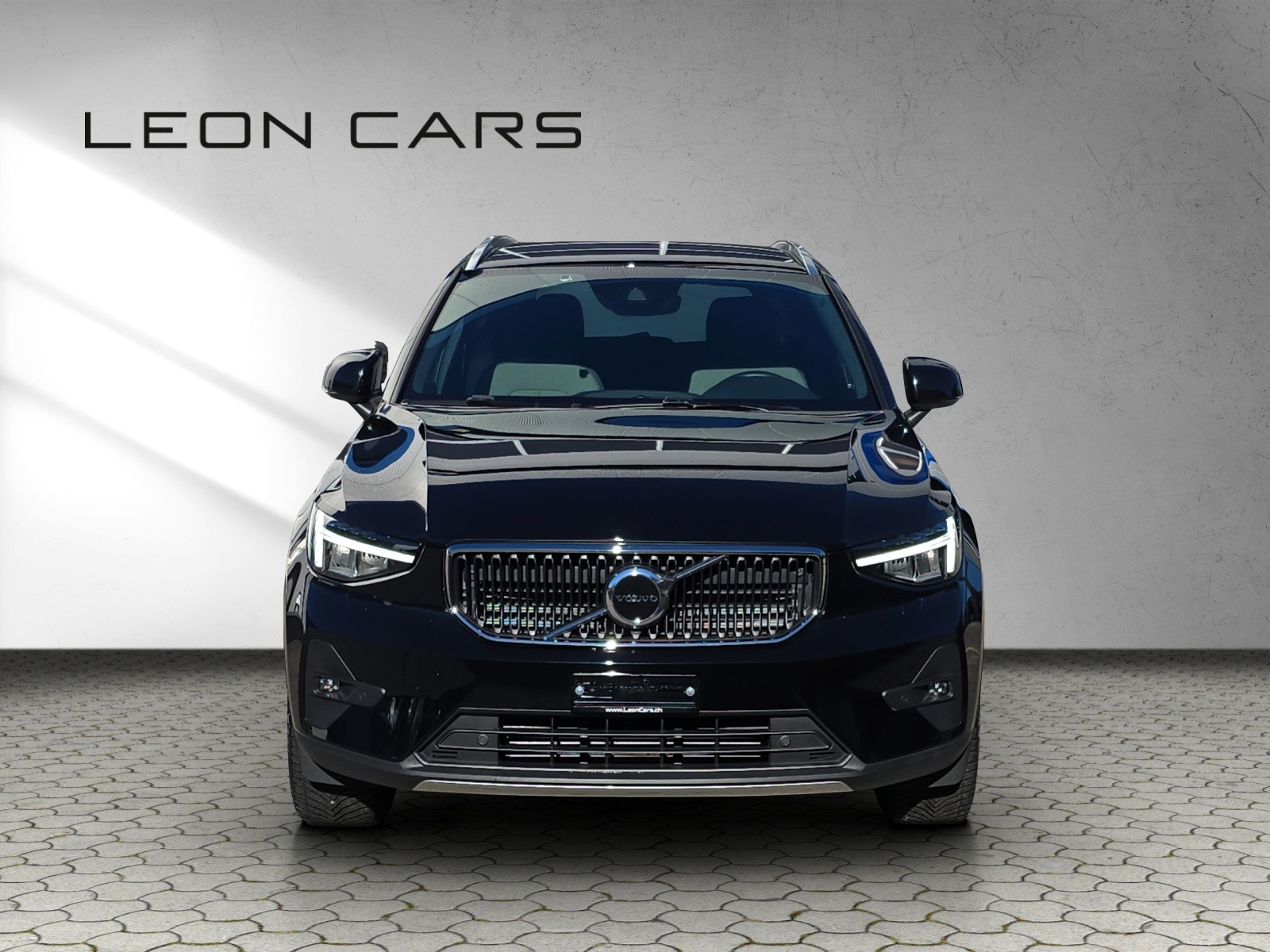 VOLVO XC40 T2 Core XCITE Geartronic mit AHK-image-1