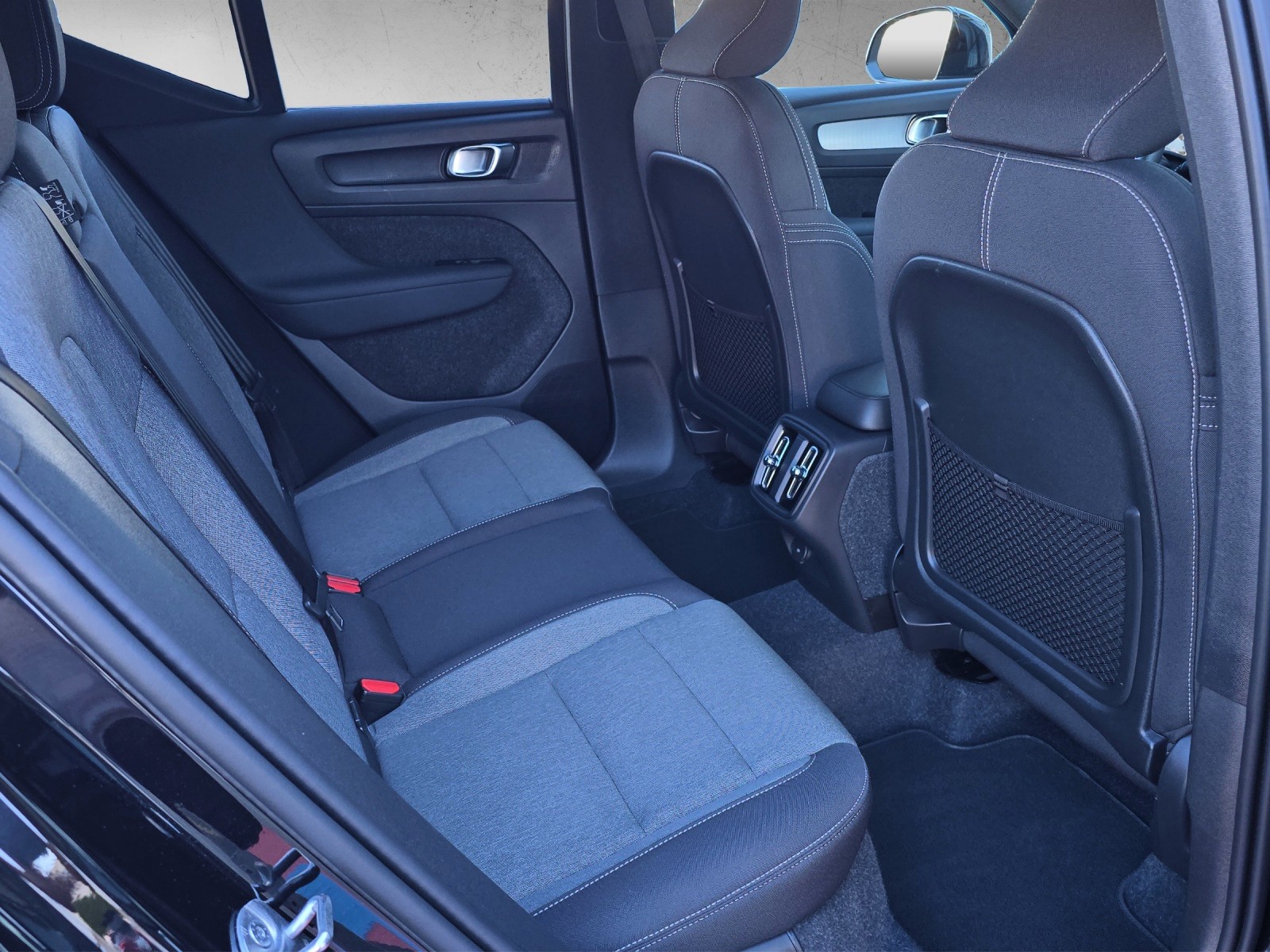 VOLVO XC40 T2 Core XCITE Geartronic mit AHK-image-15