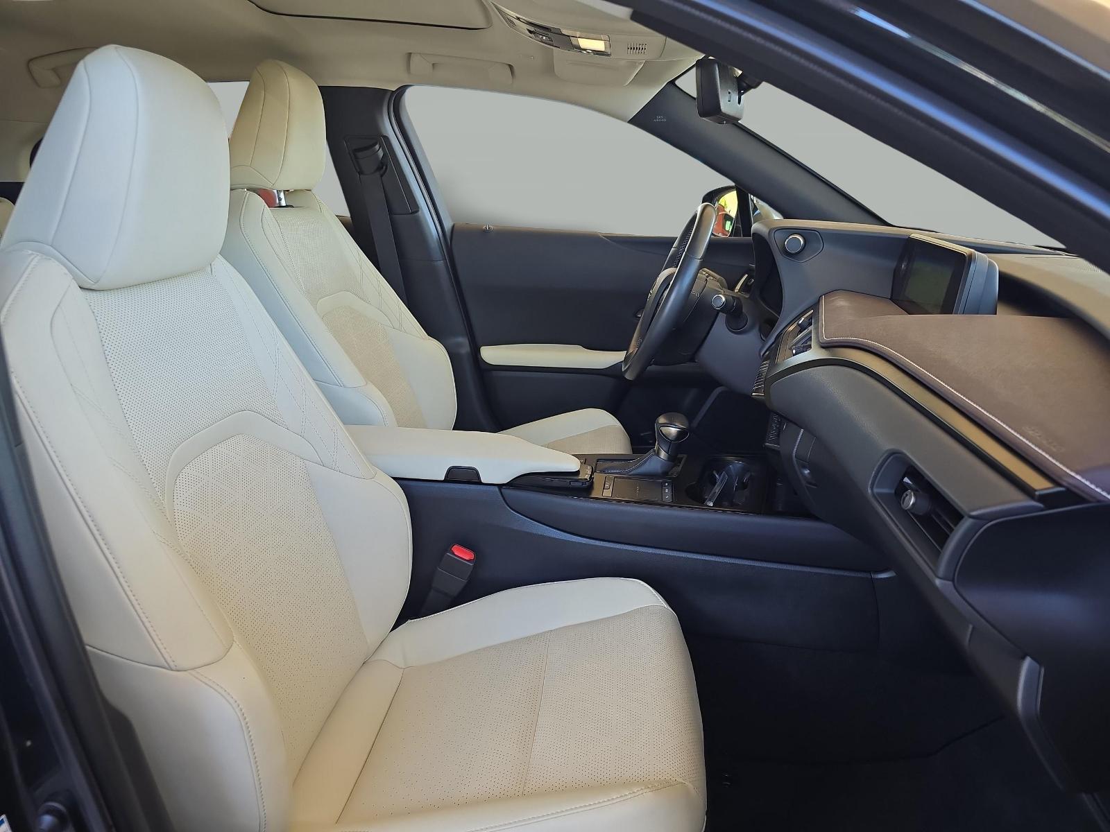 LEXUS UX 250h Excellence-image-9