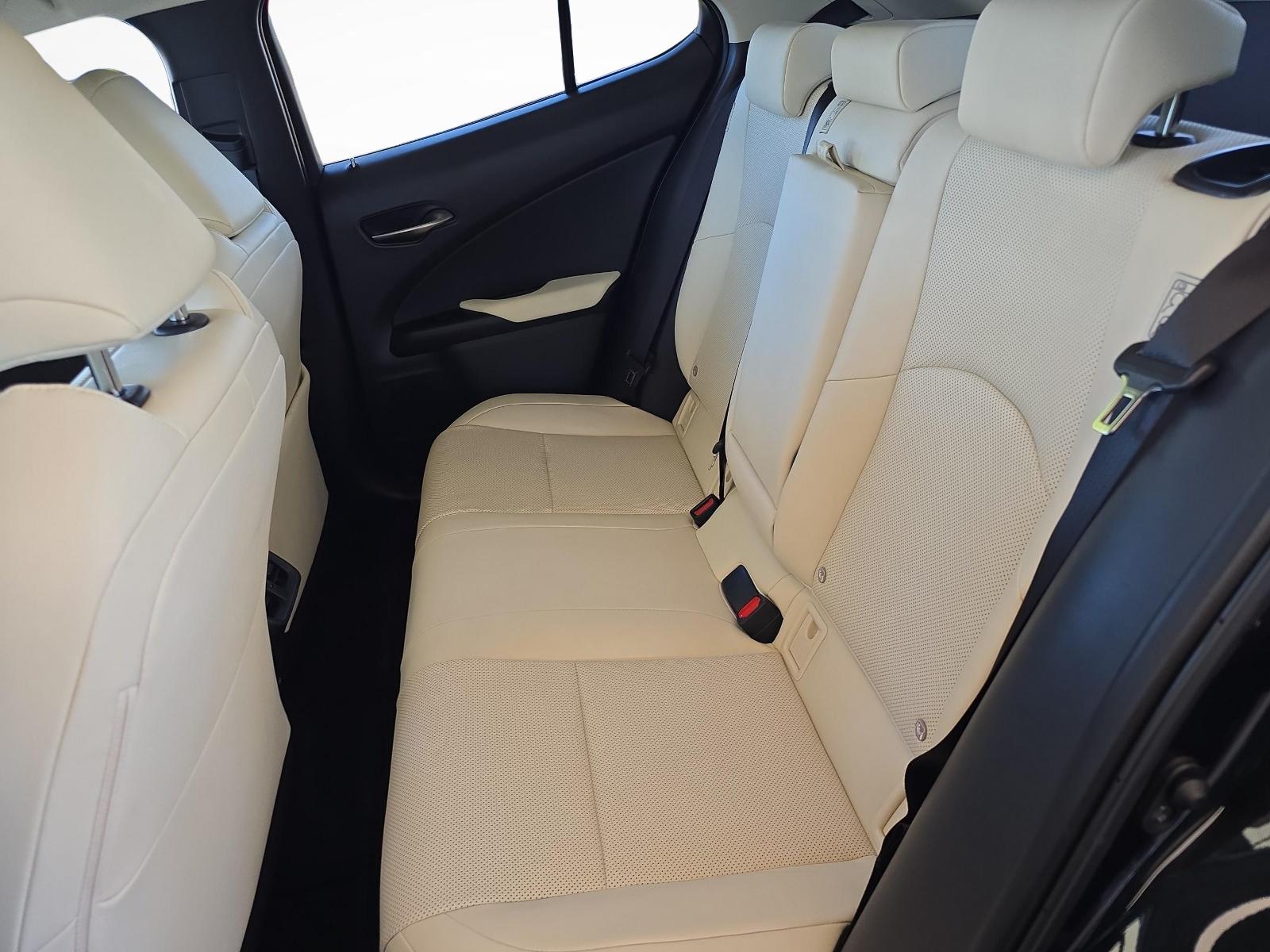 LEXUS UX 250h Excellence-image-10