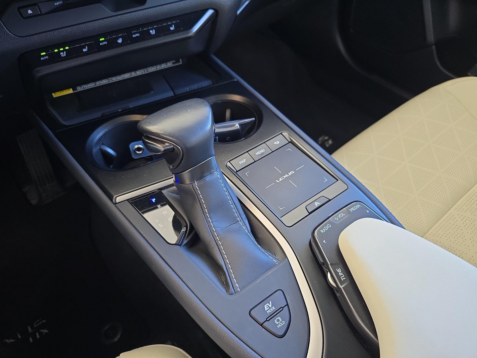 LEXUS UX 250h Excellence-image-15