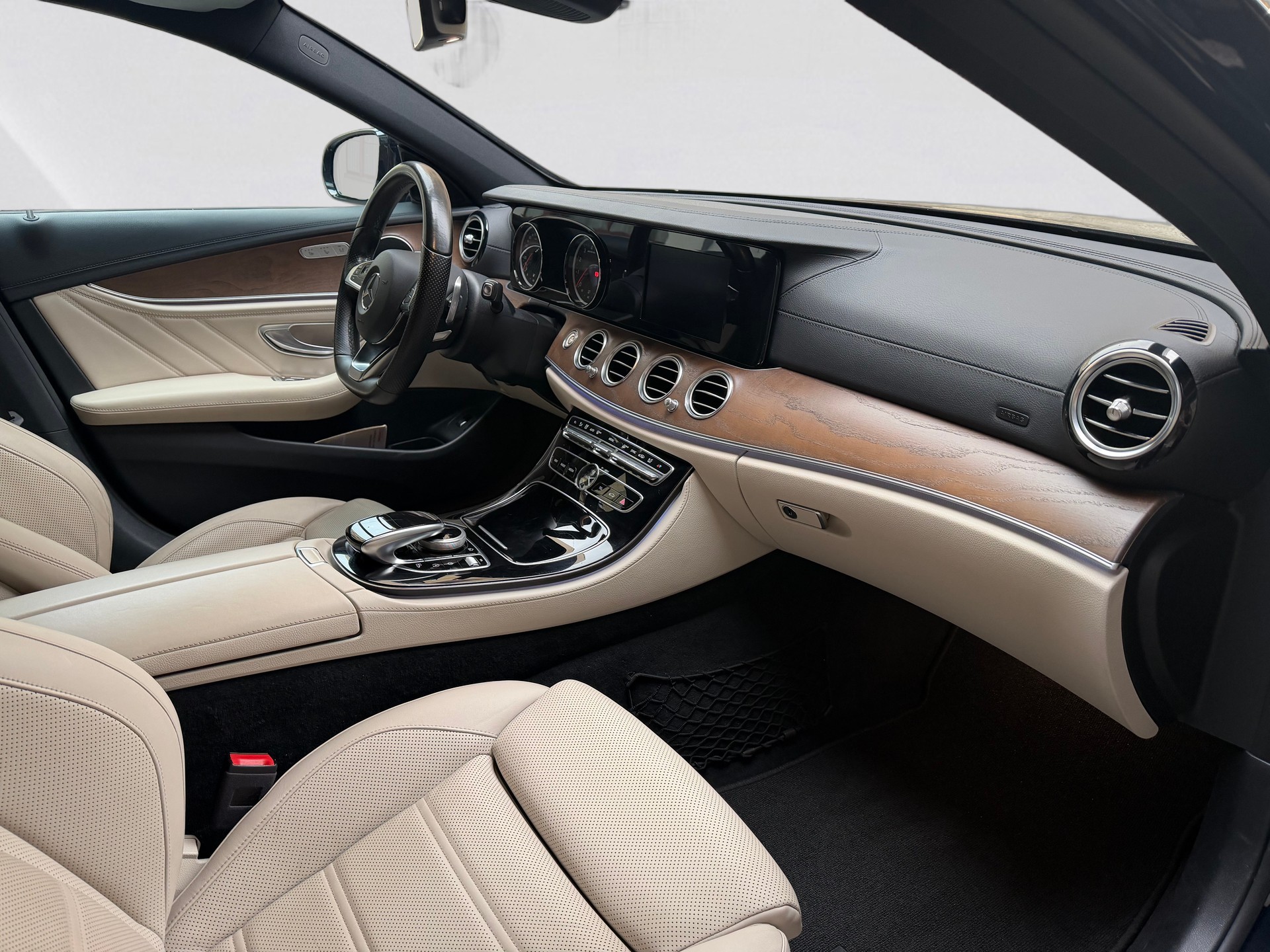 MERCEDES-BENZ E 43 AMG 4 Matic 9G-Tronic-image-11