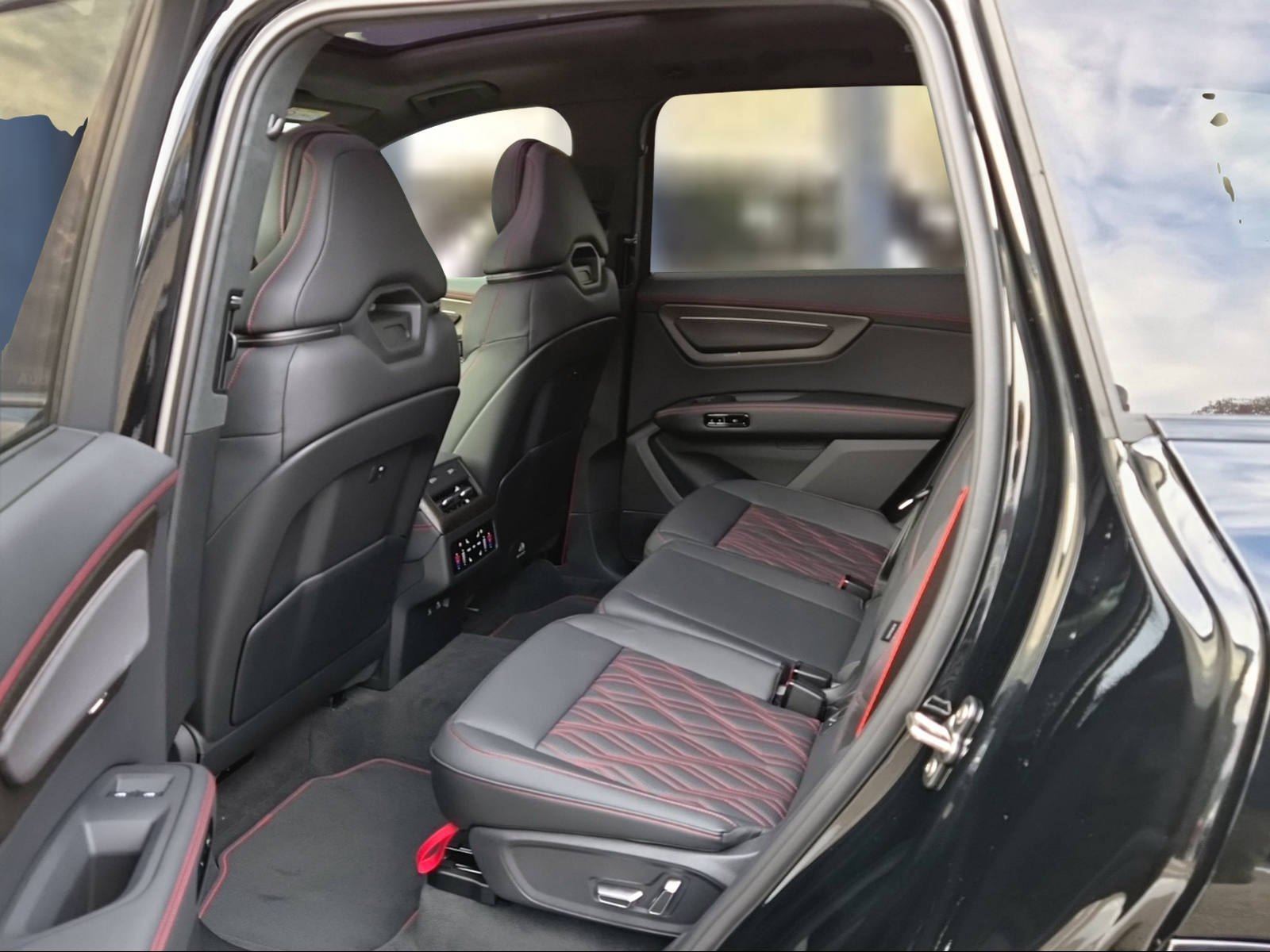 AUDI Q7 SUV TDI quattro 220 kW Mythosschwarz Metallic-image-10