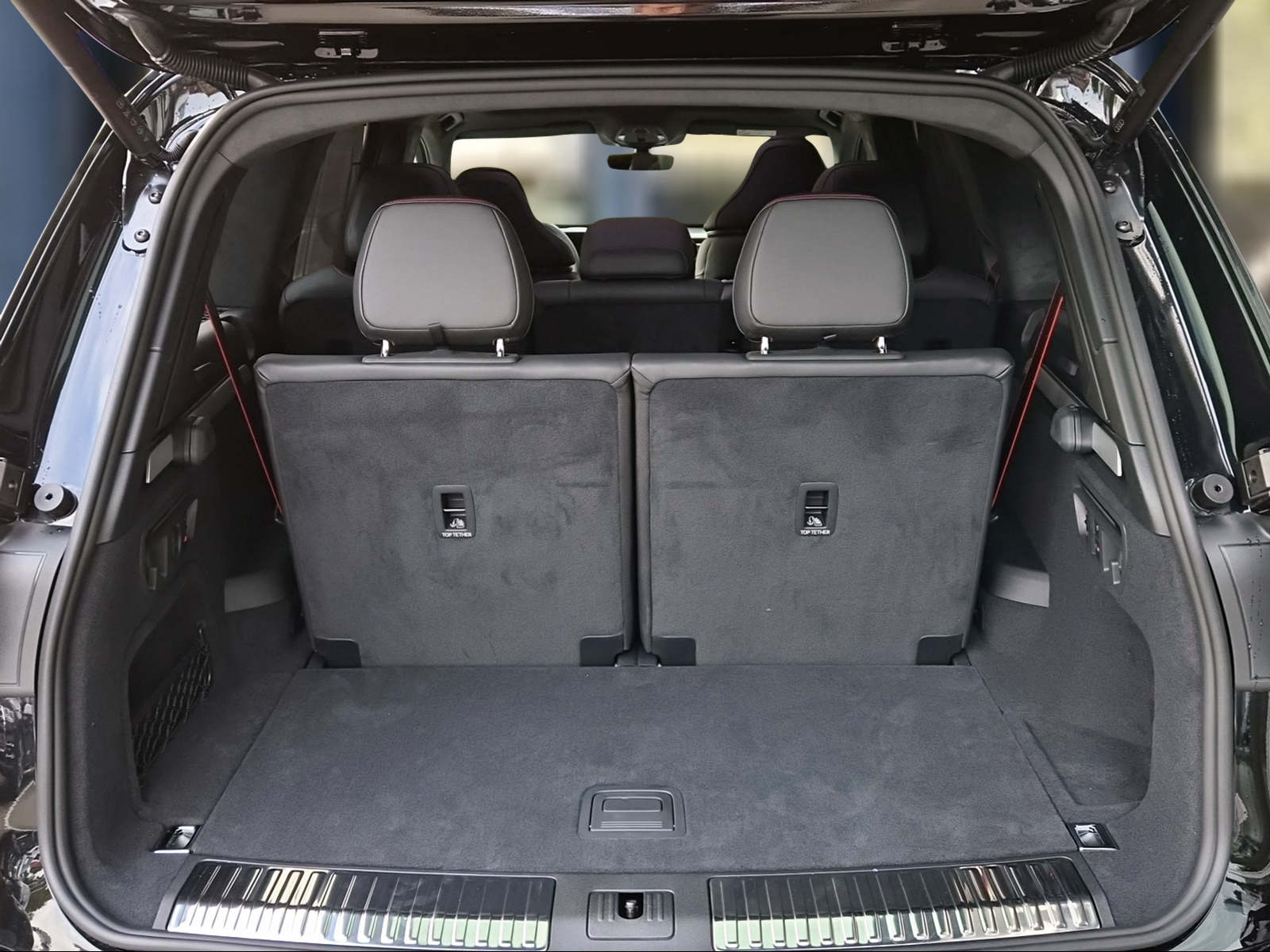 AUDI Q7 SUV TDI quattro 220 kW Mythosschwarz Metallic-image-6