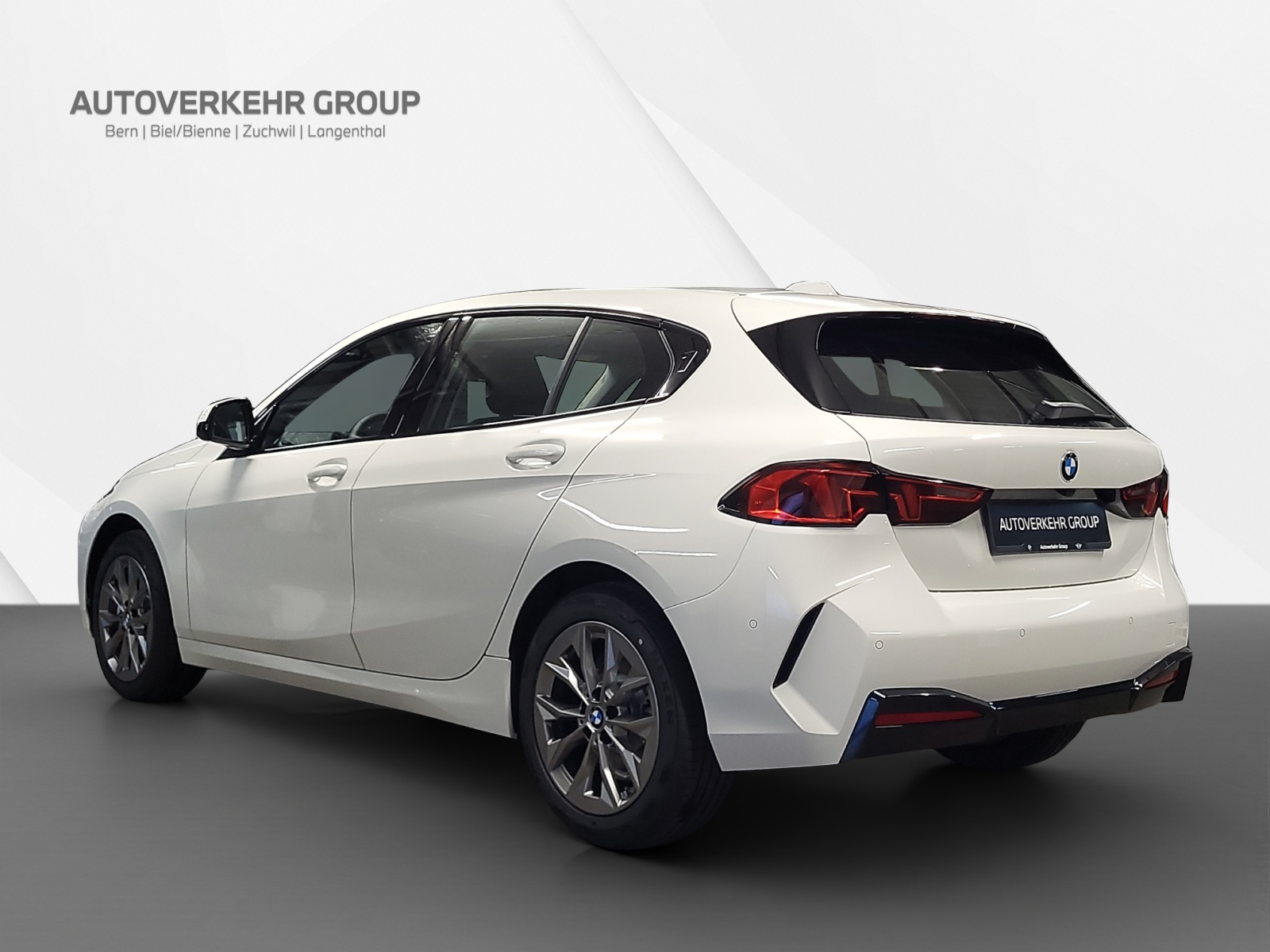 BMW 120 Steptronic-showroom-element-3