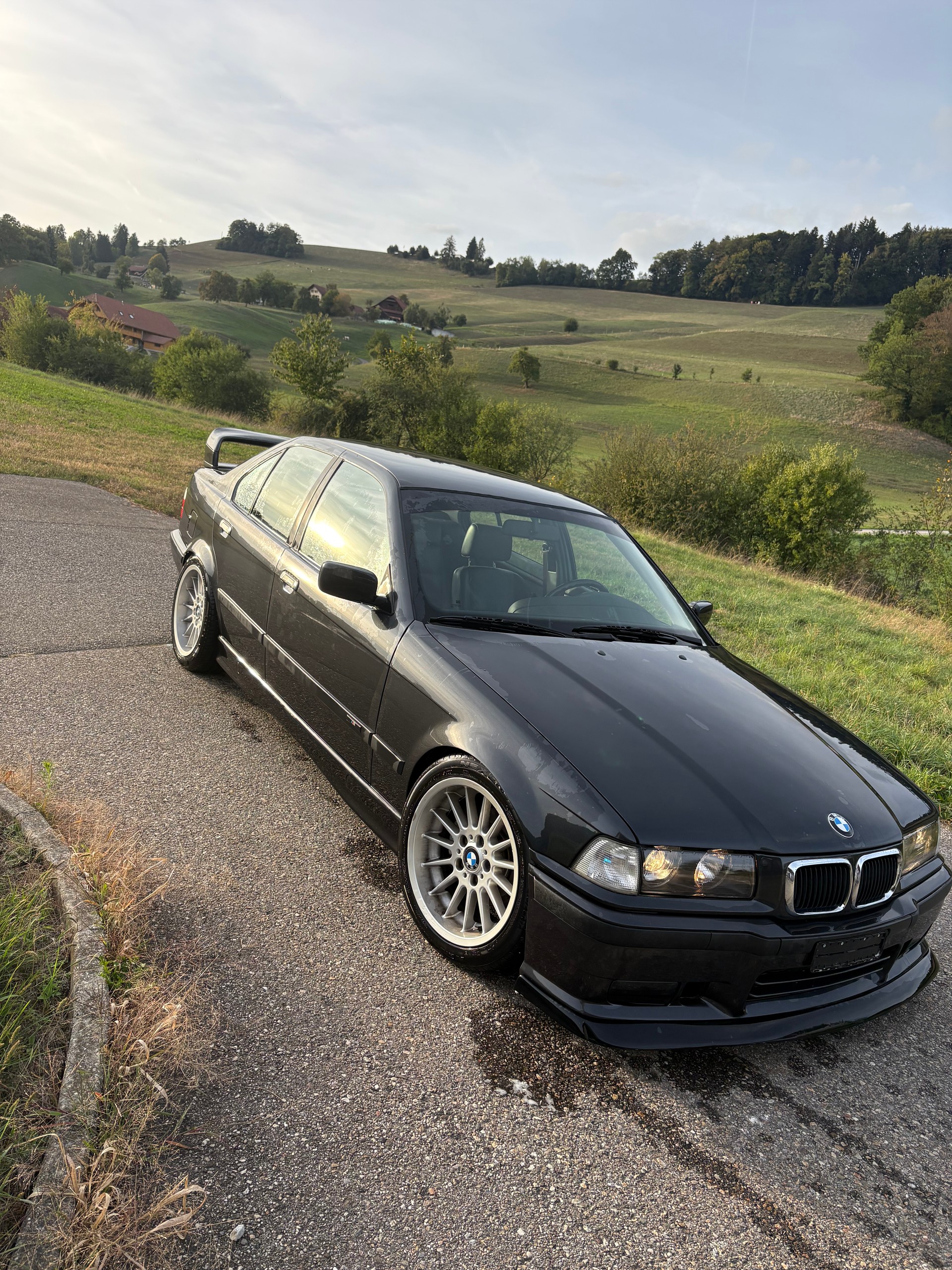 BMW 325i-image-0