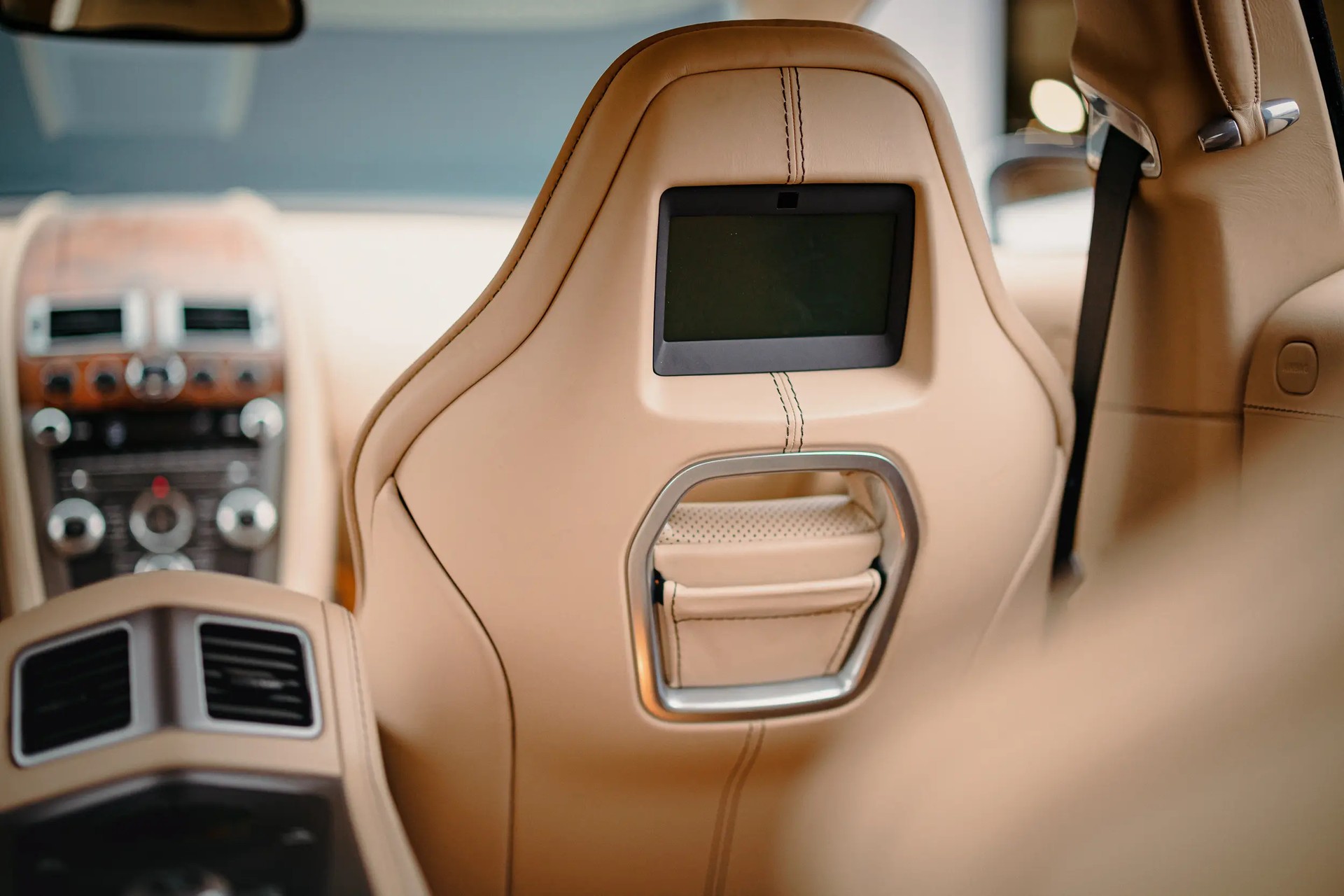 ASTON MARTIN 6.0 V12-image-5
