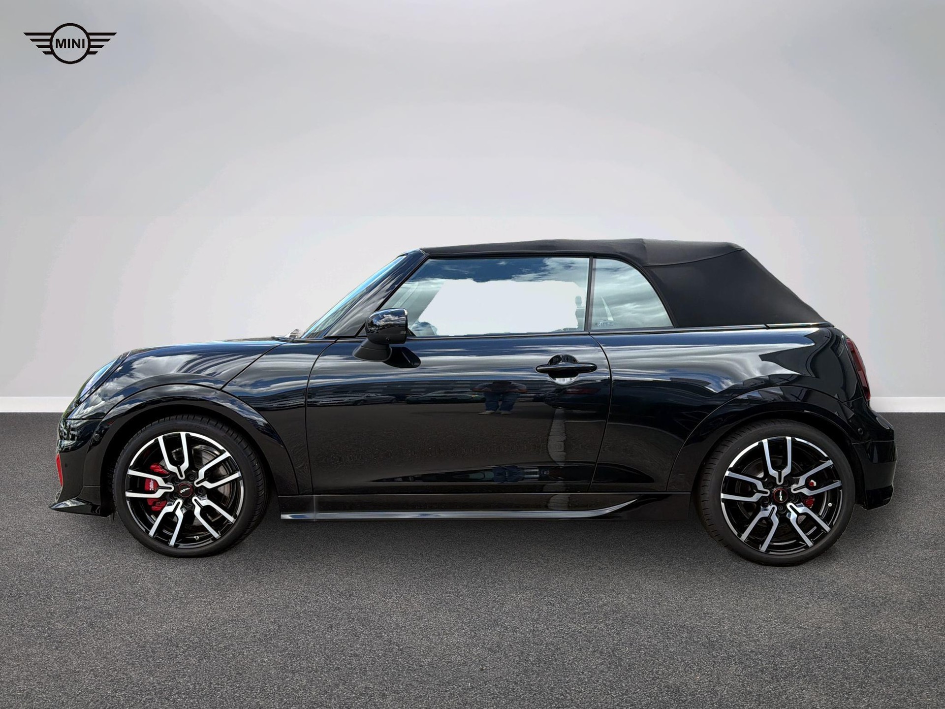 MINI John Cooper Works Cabrio-image-1