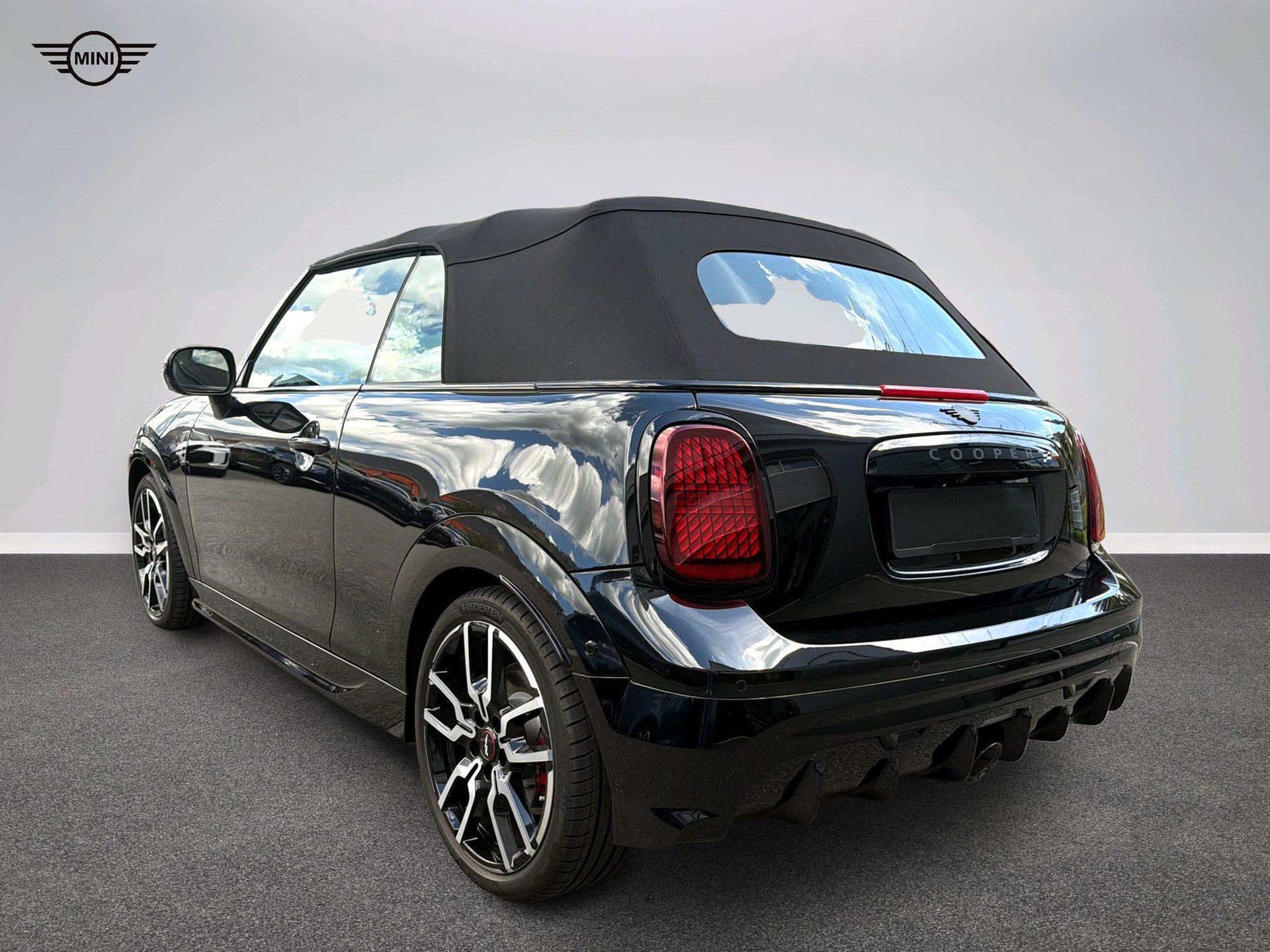 MINI John Cooper Works Cabrio-image-4