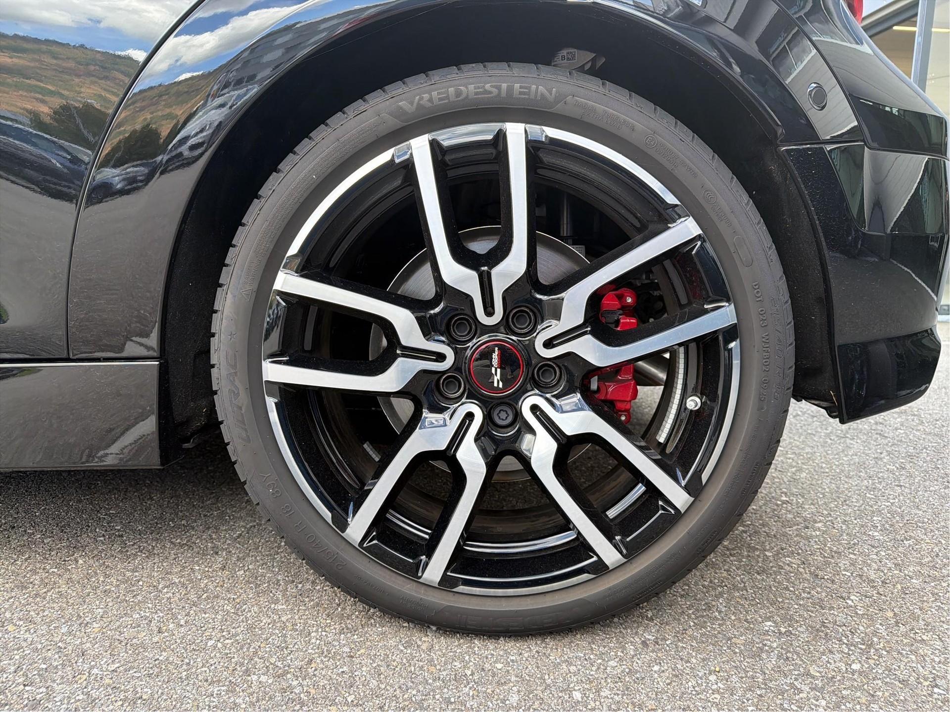MINI John Cooper Works Cabrio-image-6