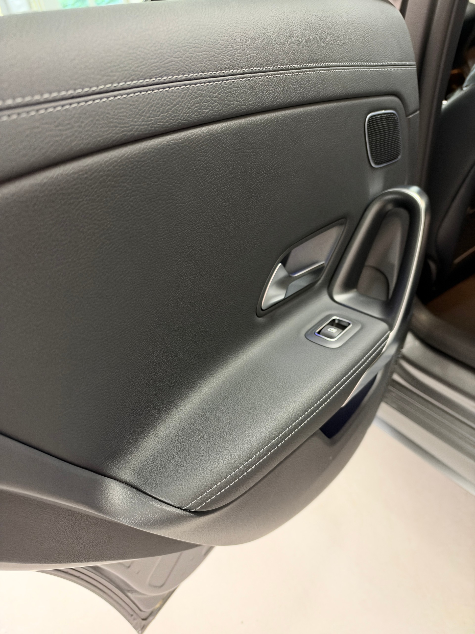MERCEDES-BENZ A 220 4Matic-image-11