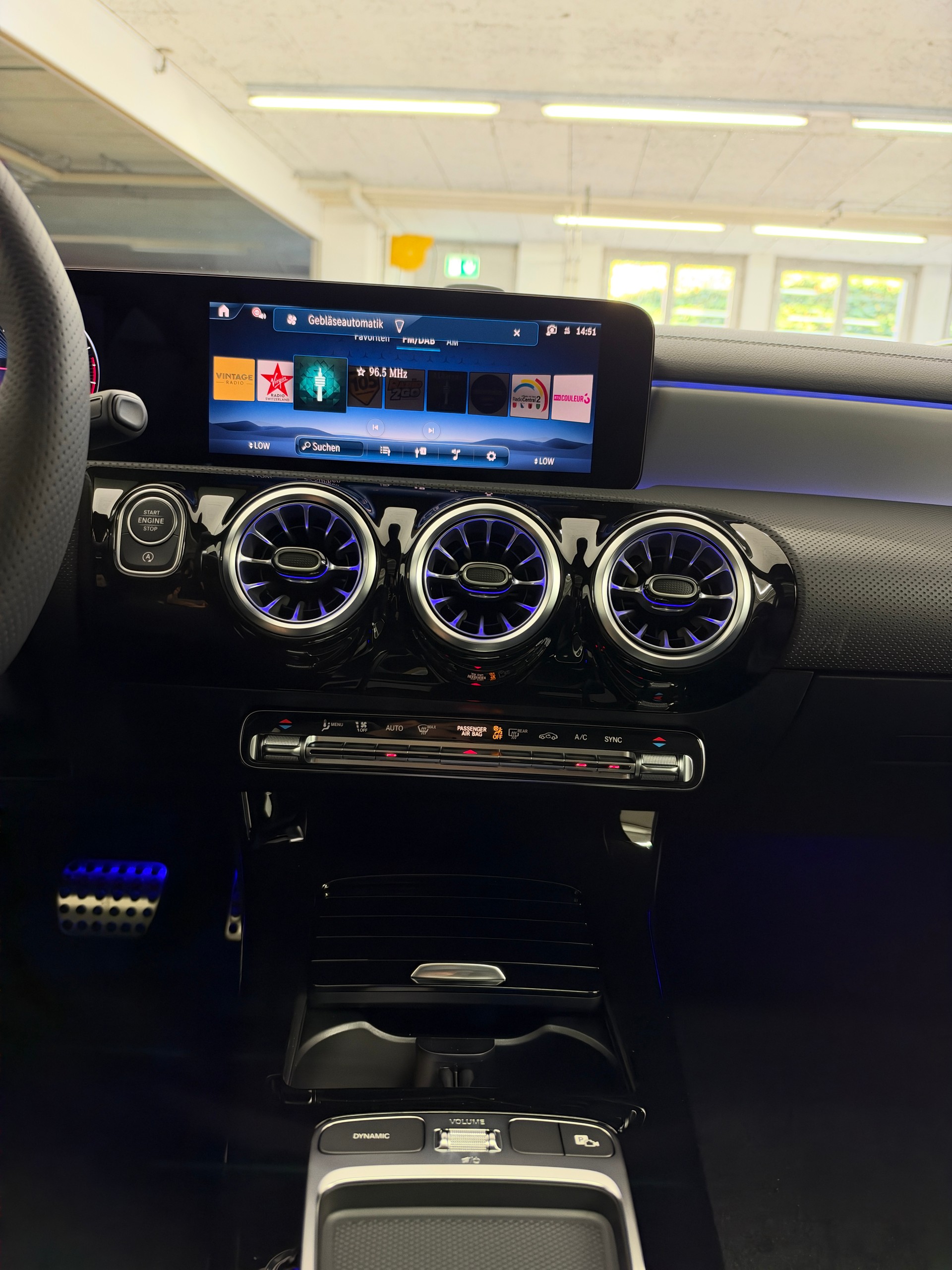 MERCEDES-BENZ A 220 4Matic-image-9