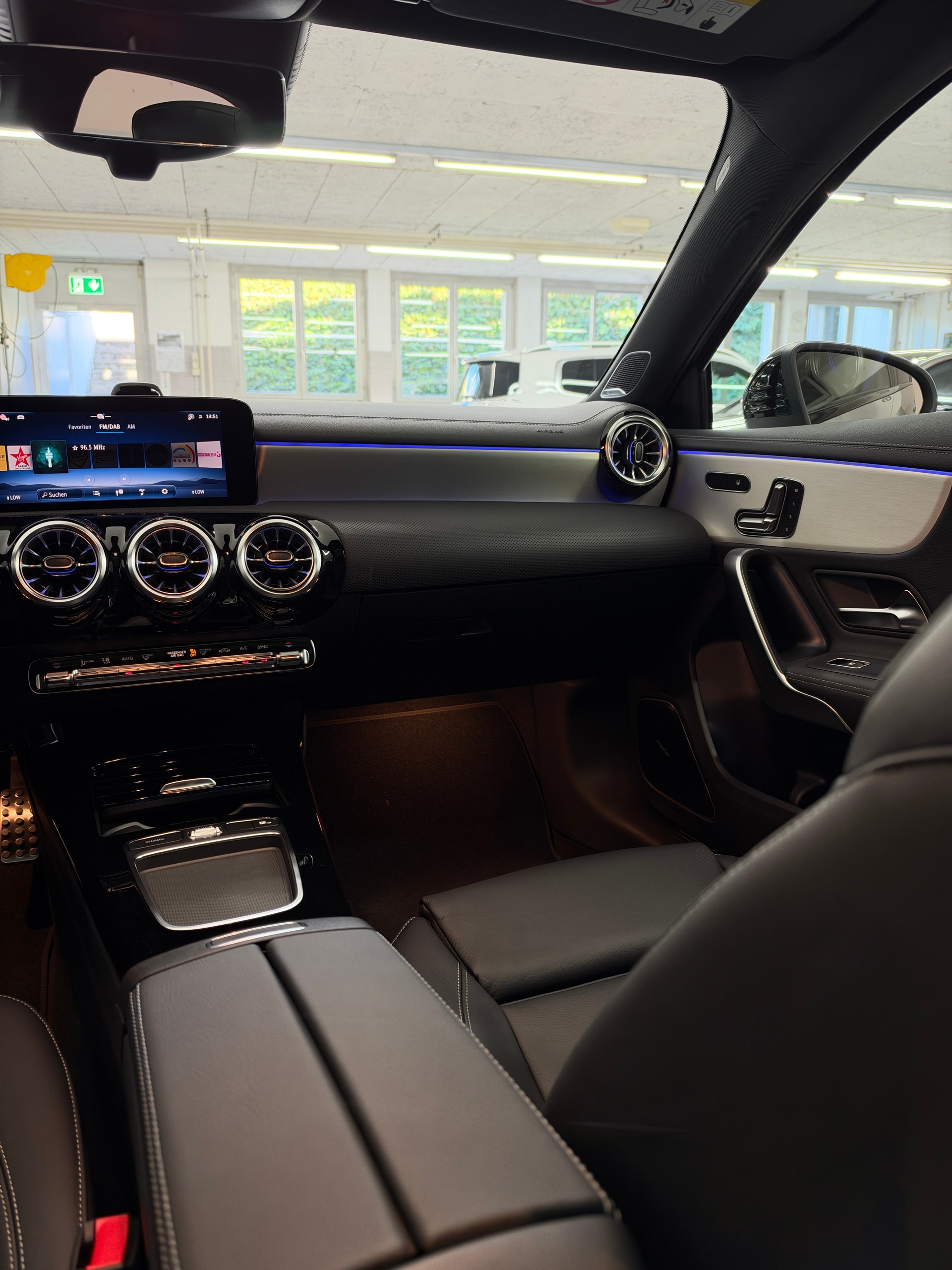 MERCEDES-BENZ A 220 4Matic-image-15