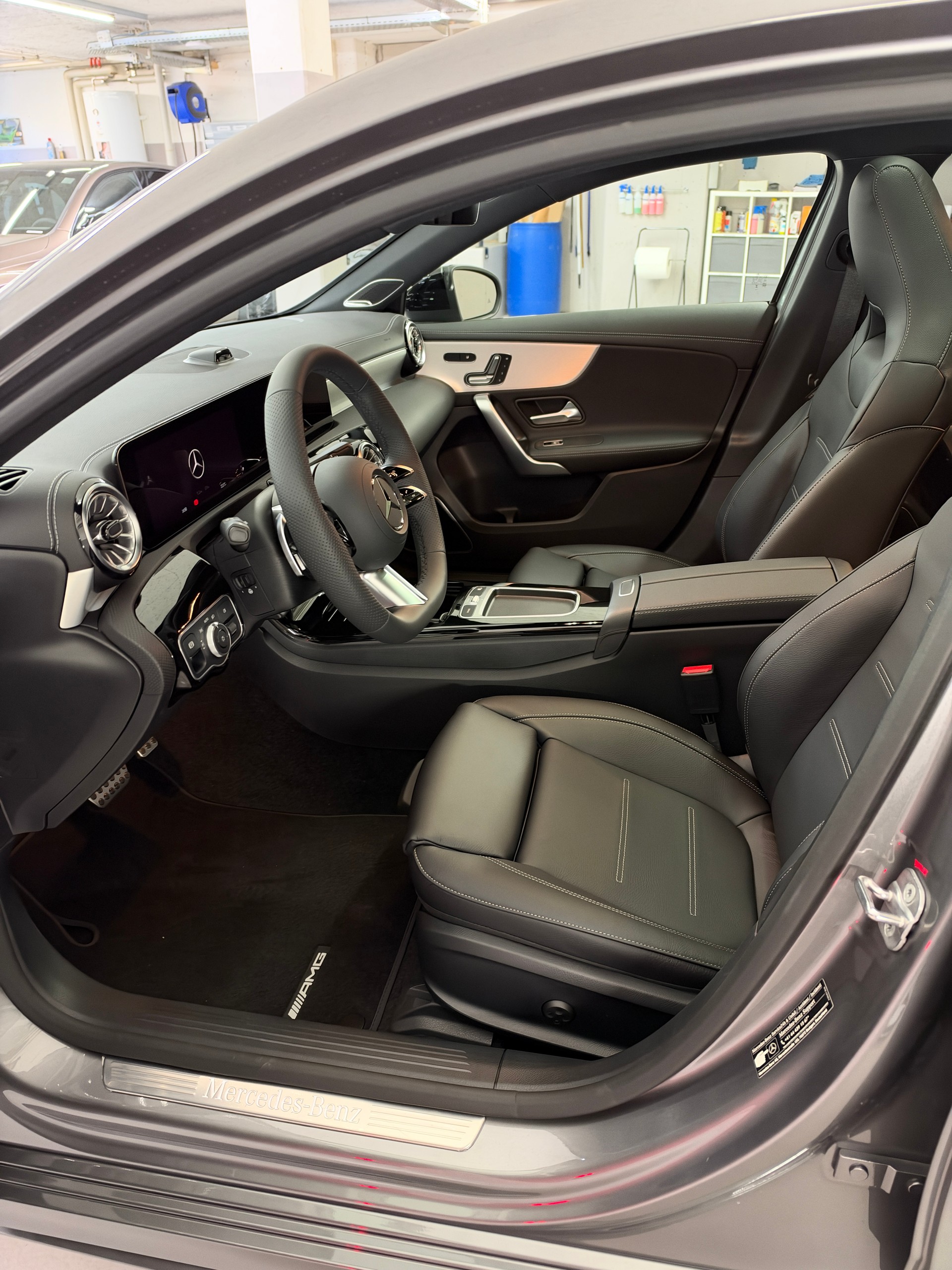 MERCEDES-BENZ A 220 4Matic-image-6