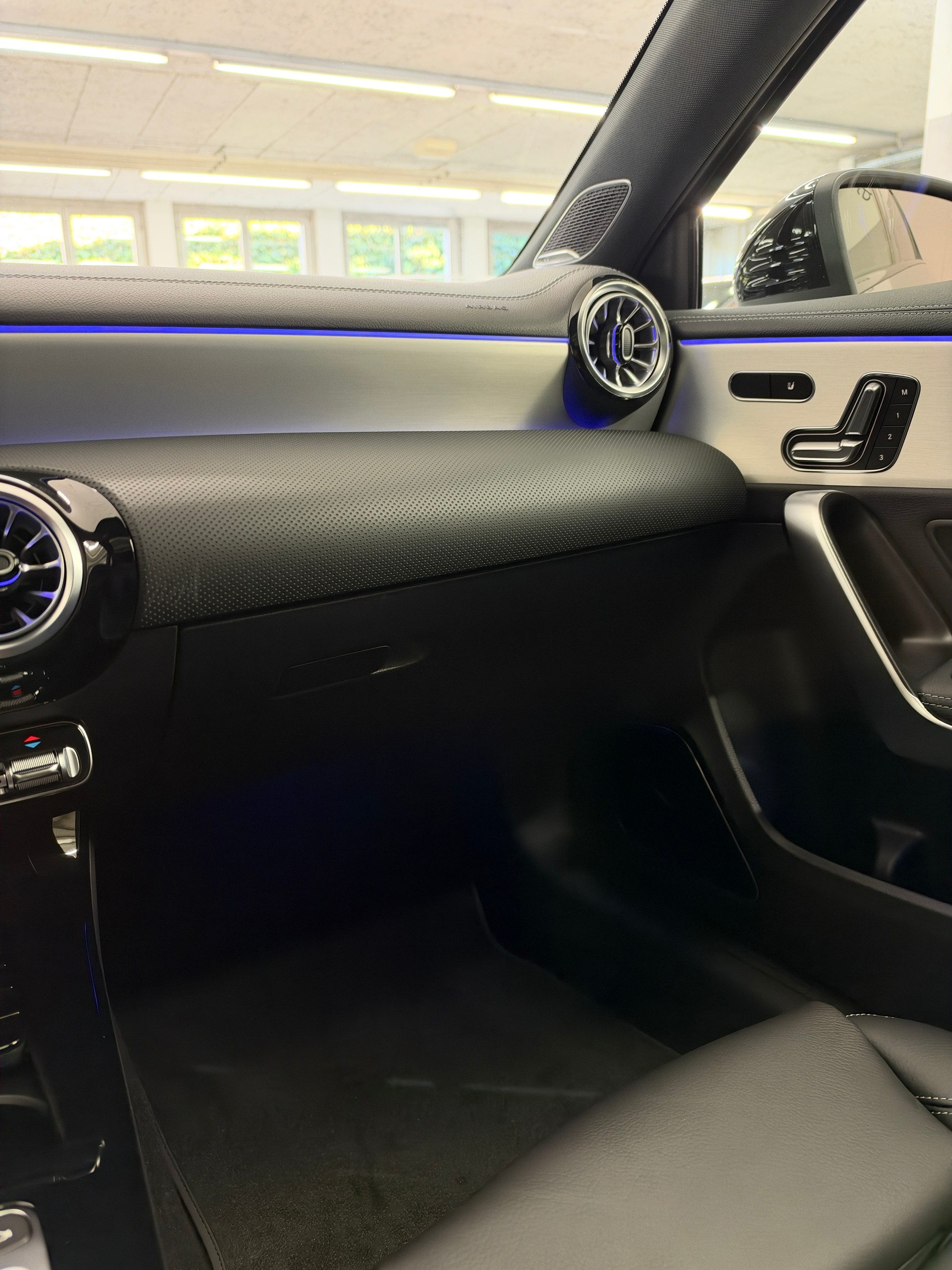 MERCEDES-BENZ A 220 4Matic-image-10