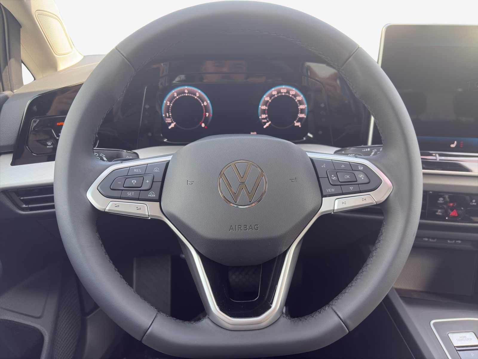 VW Golf 1.5 e TSI mHEV Value DSG-image-9