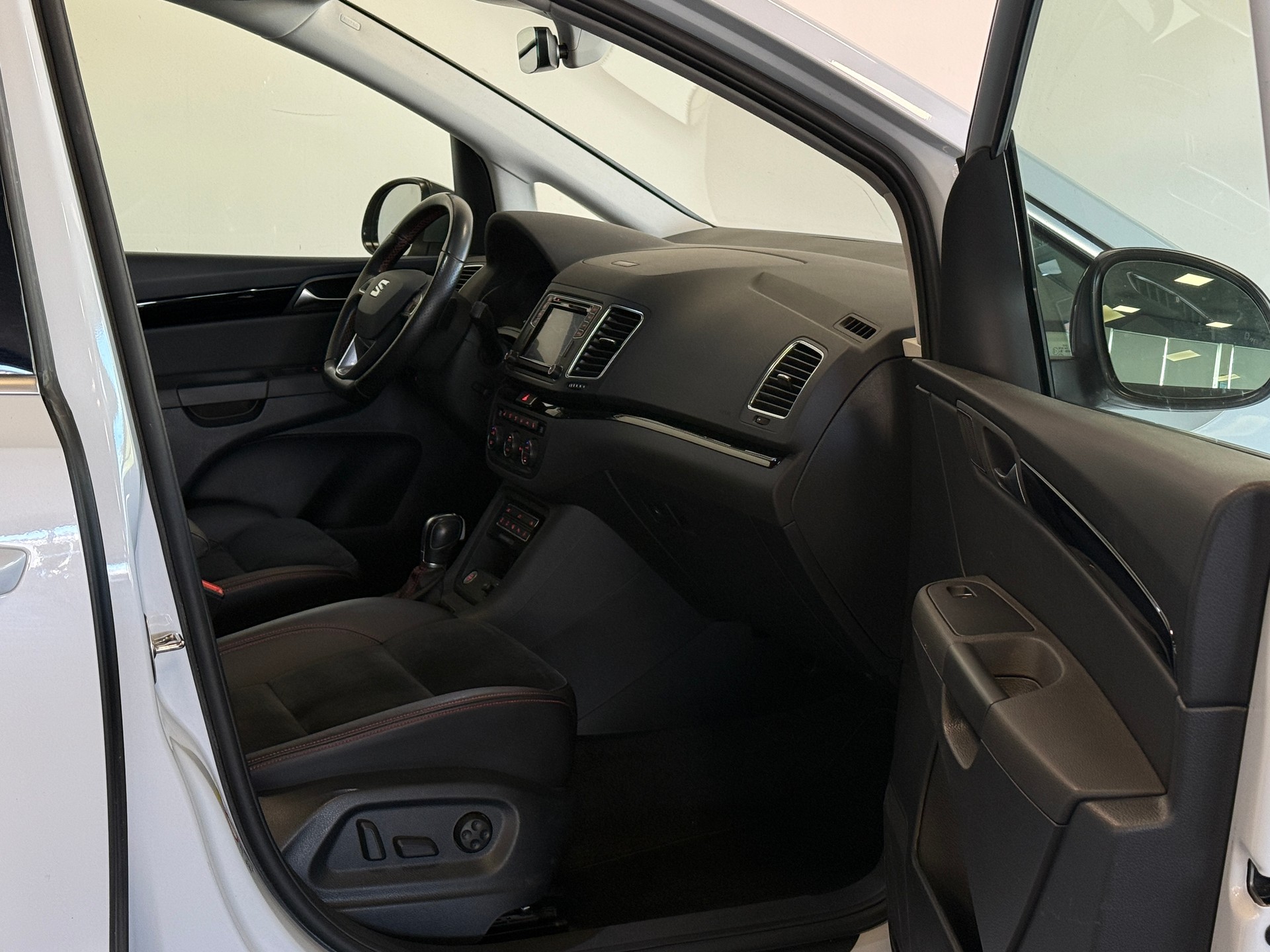 SEAT Alhambra 2.0 TDI Hola FR 4Drive *7-PLATZ* AHK 2.4T-image-11