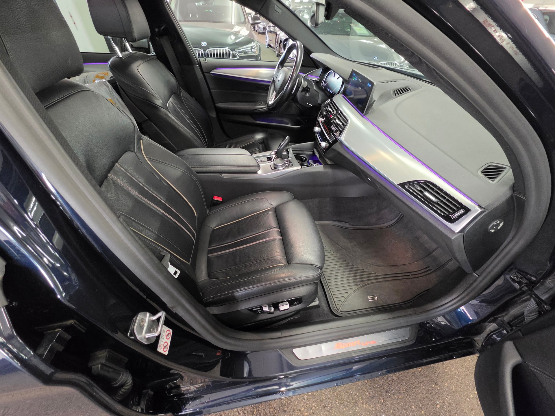 BMW 520d xDrive Touring Sport Line Steptronic-image-14