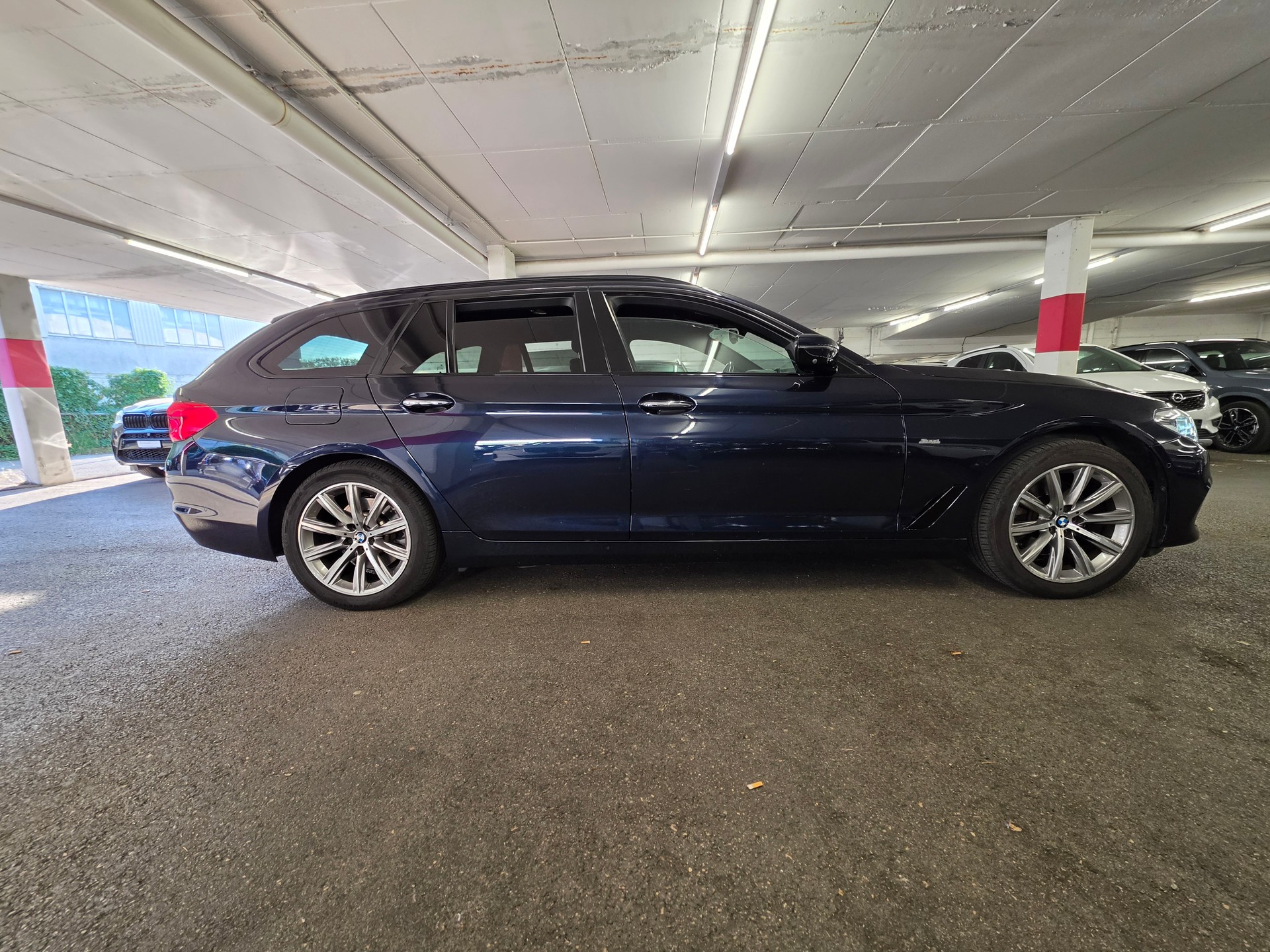 BMW 520d xDrive Touring Sport Line Steptronic-image-1