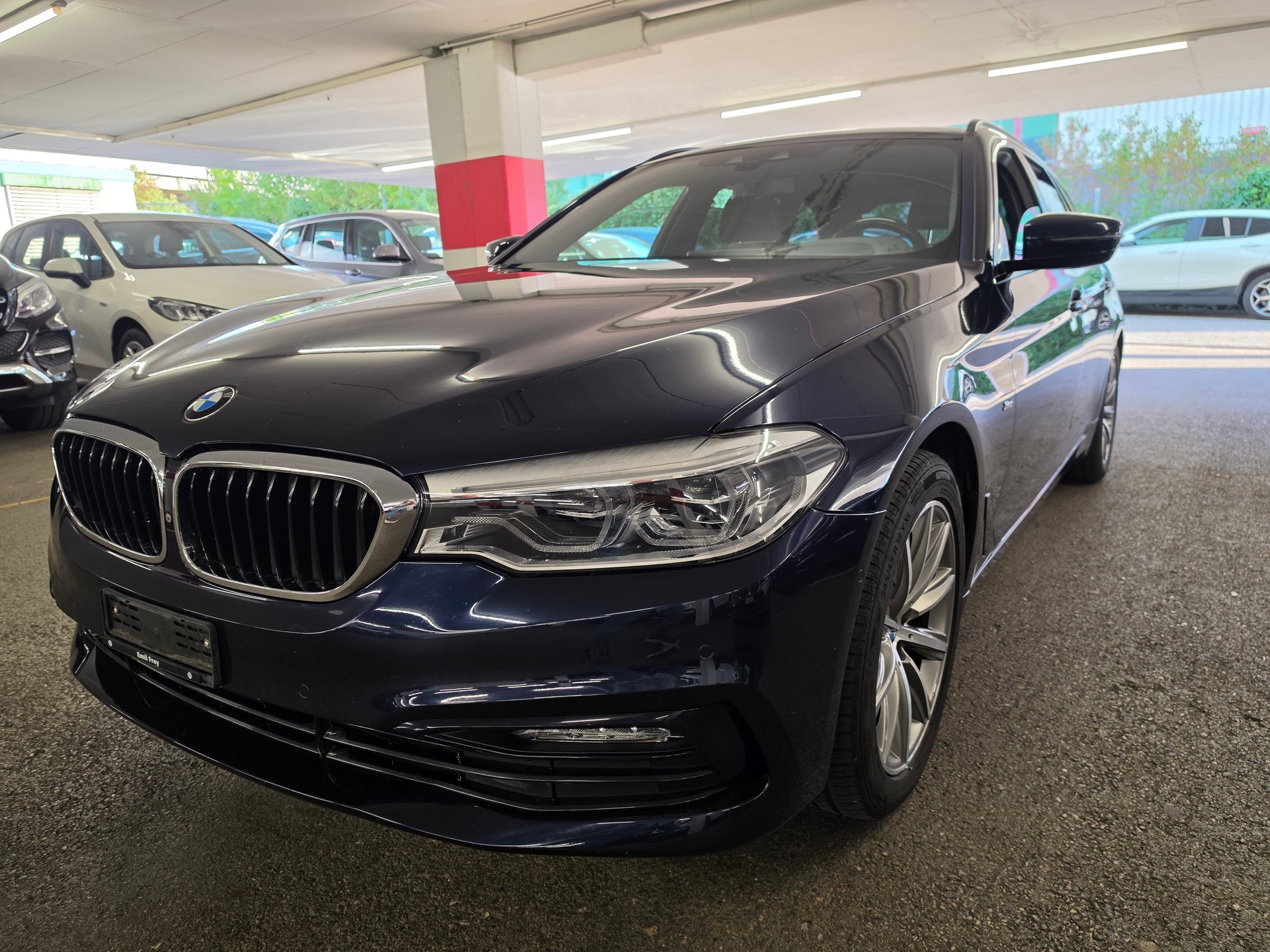 BMW 520d xDrive Touring Sport Line Steptronic-image-3