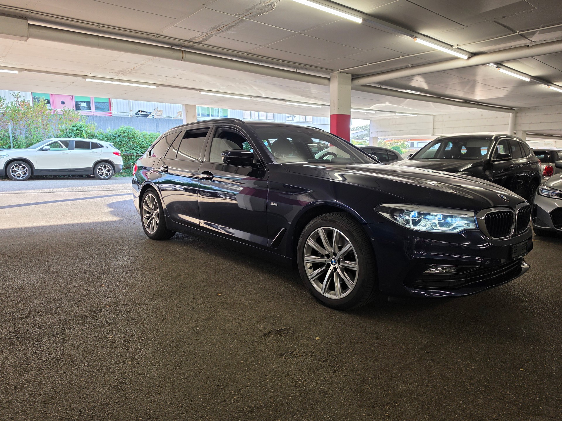 BMW 520d xDrive Touring Sport Line Steptronic-image-6