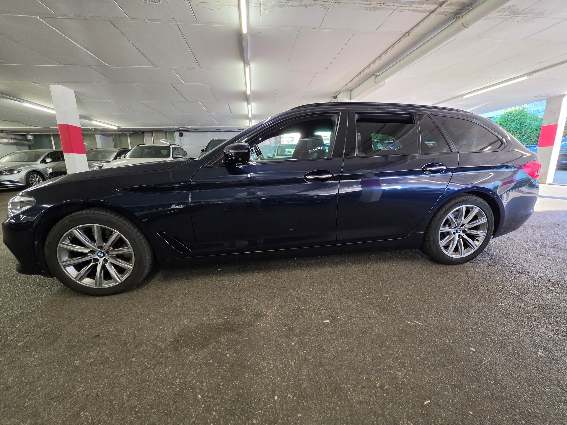 BMW 520d xDrive Touring Sport Line Steptronic-image-2