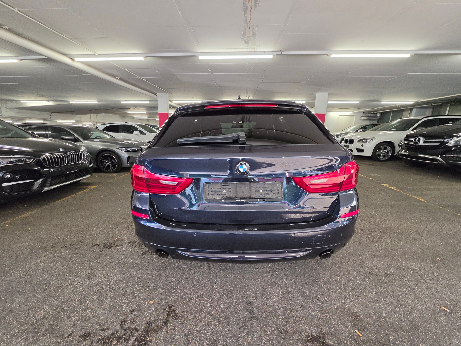 BMW 520d xDrive Touring Sport Line Steptronic-image-4